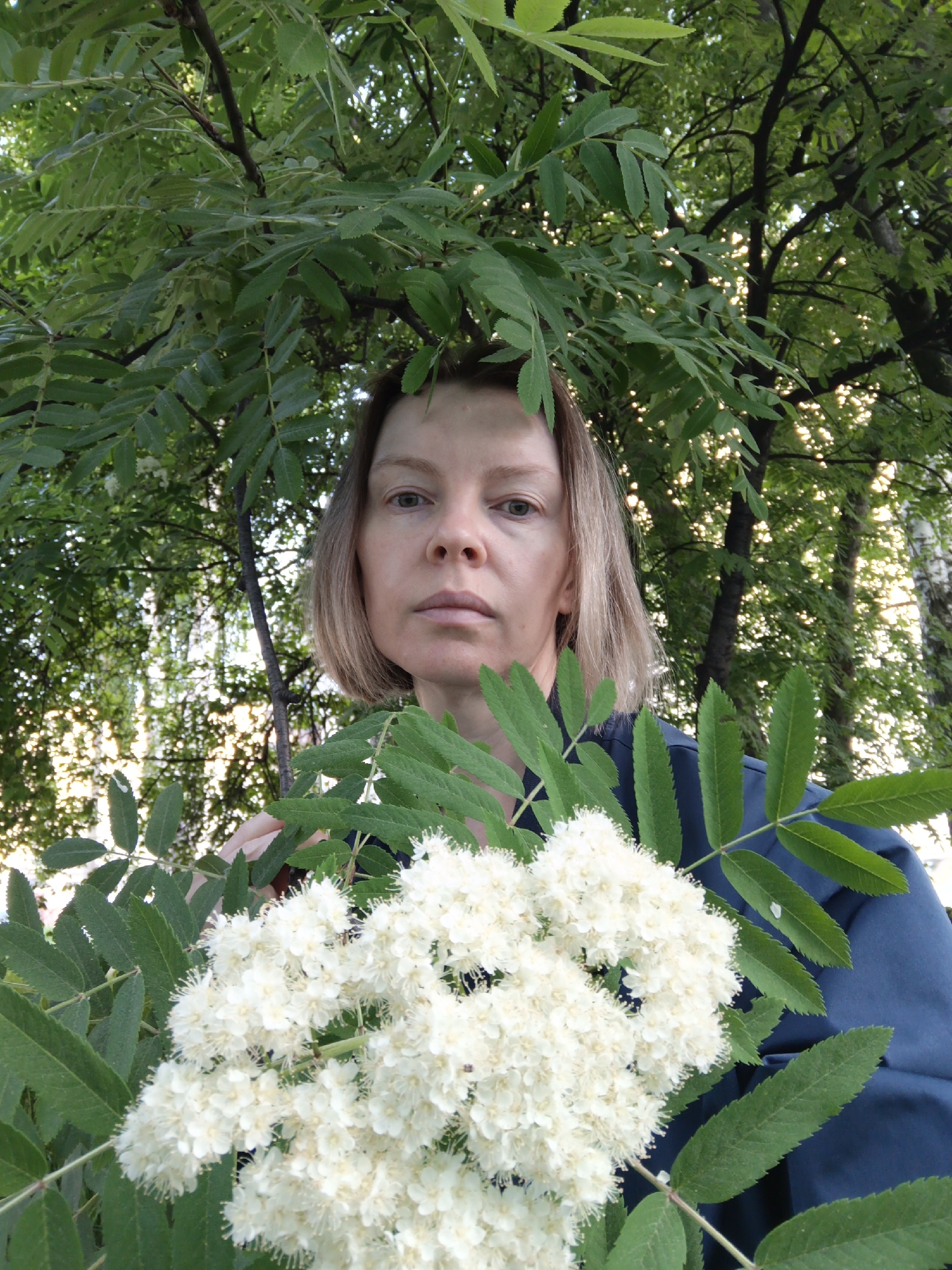 Spring evening captured in Chaikovsky: flowers, fishing, everyday moments