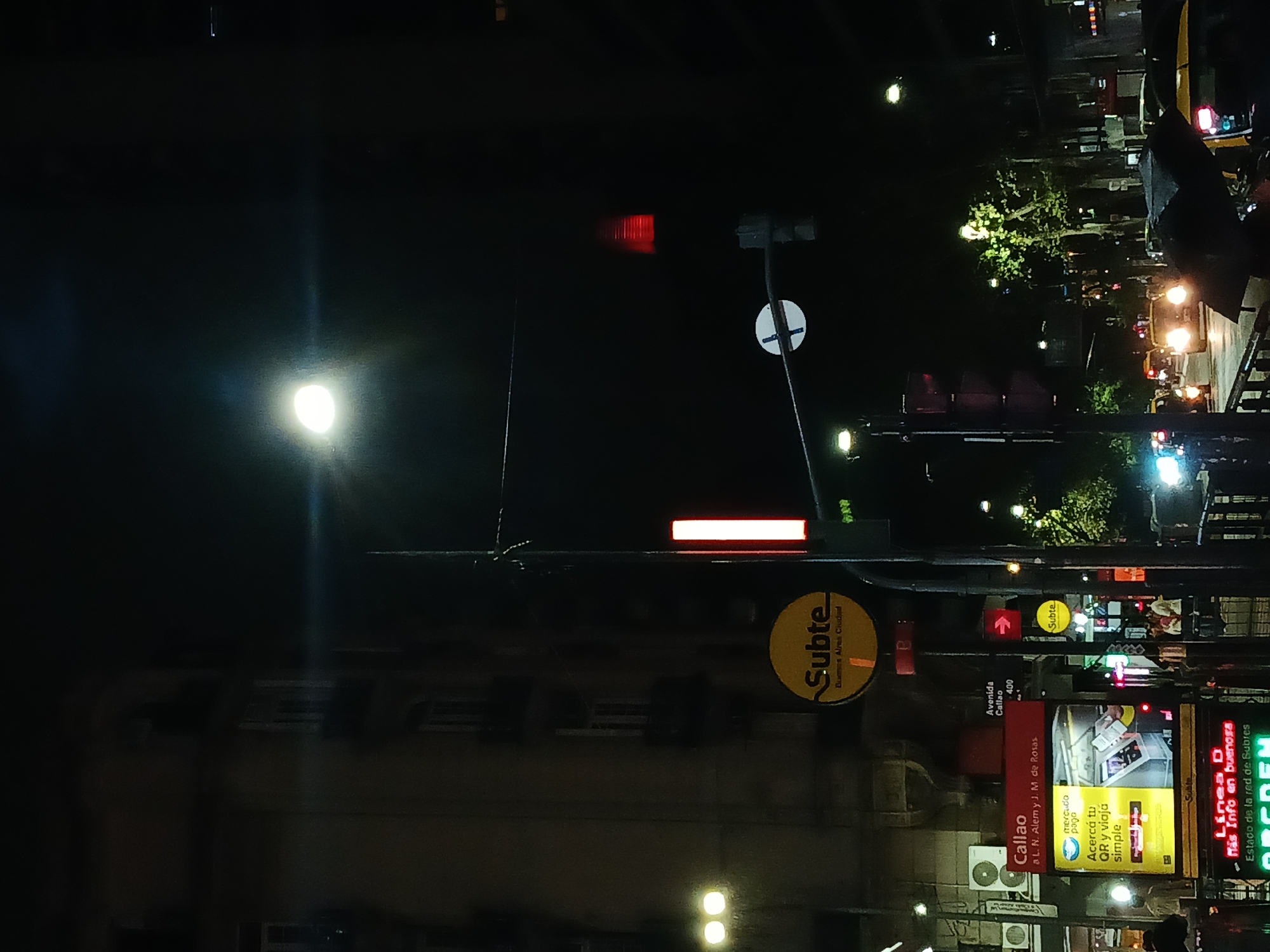Evening street scenes and daily life documented in Buenos Aires