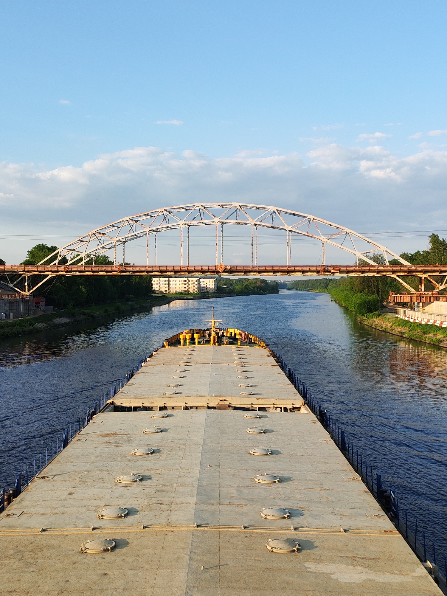 Barge traffic documented on Moscow Canal under Dmitrov bridge
