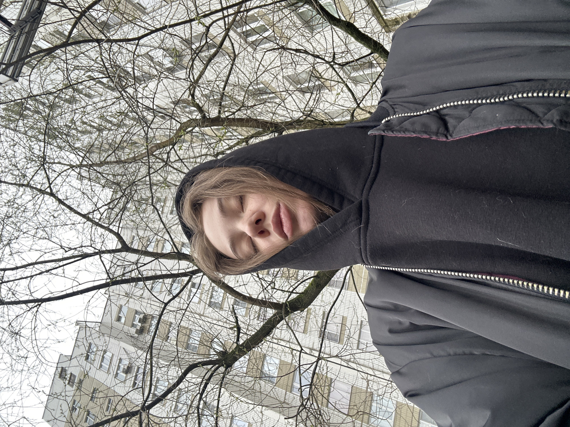 Spring scenes and daily life captured across Moscow