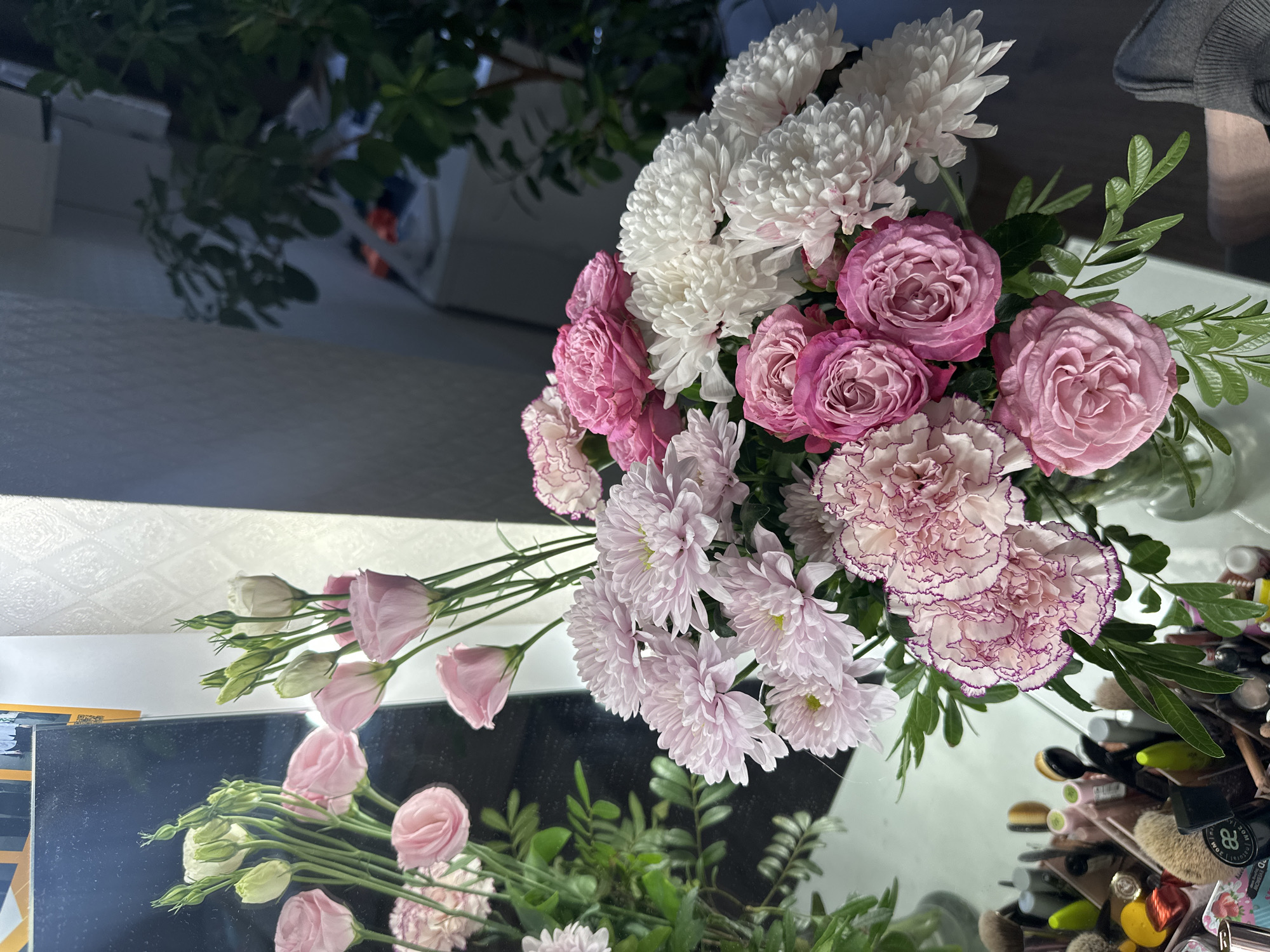 Quiet domestic moments documented across Krasnoyarsk morning hours