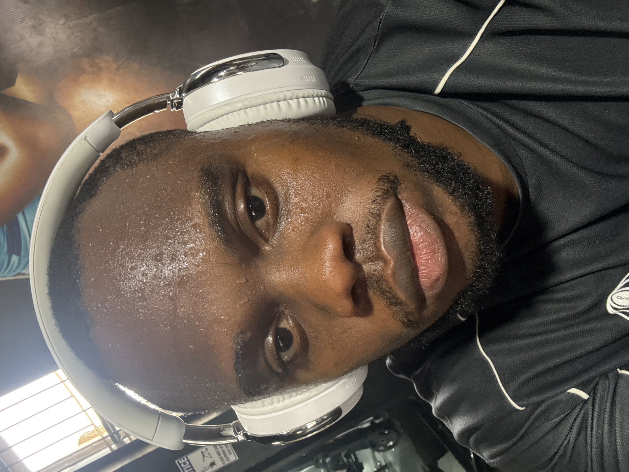 Man documents morning workout session at Rubuchi gym