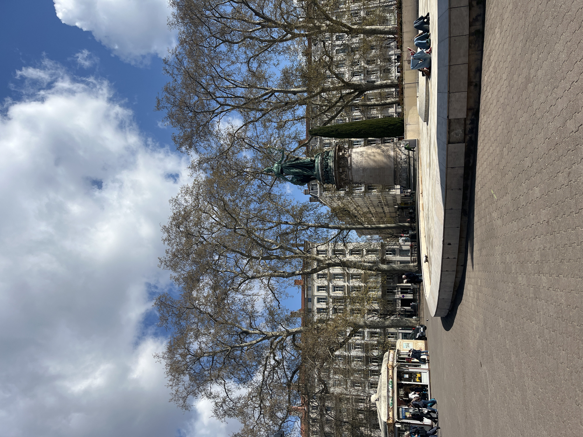 Midday life captured across Lyon's streets, parks and markets