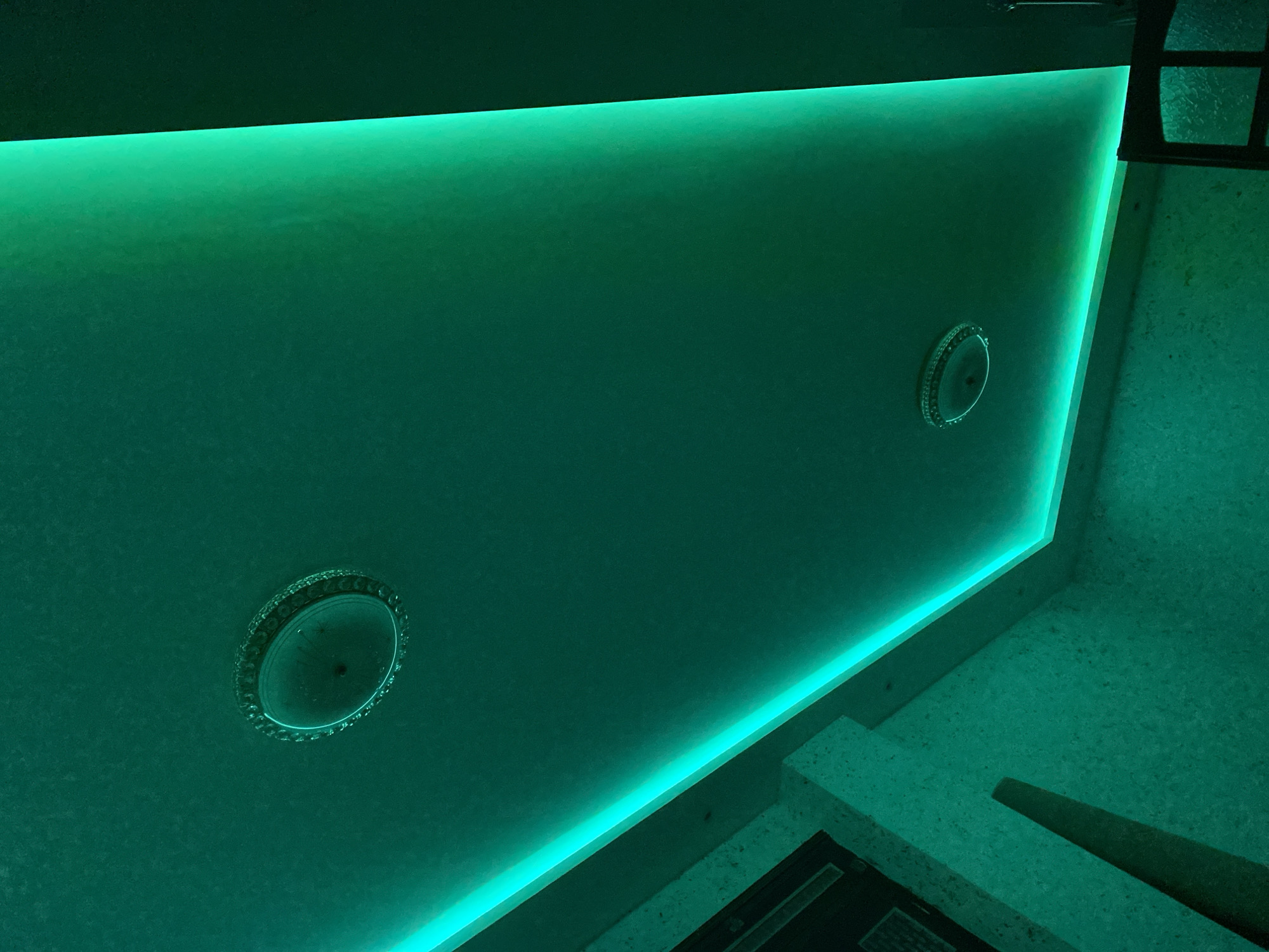 Color-changing LED ceiling lights documented in Baraki, Algeria