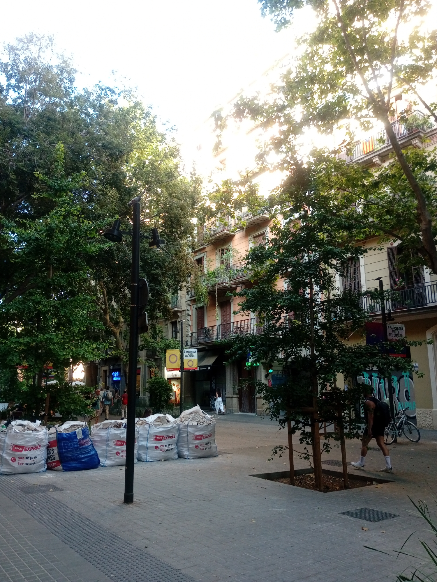 Street-level tour of Barcelona's Eixample on a sunny June afternoon