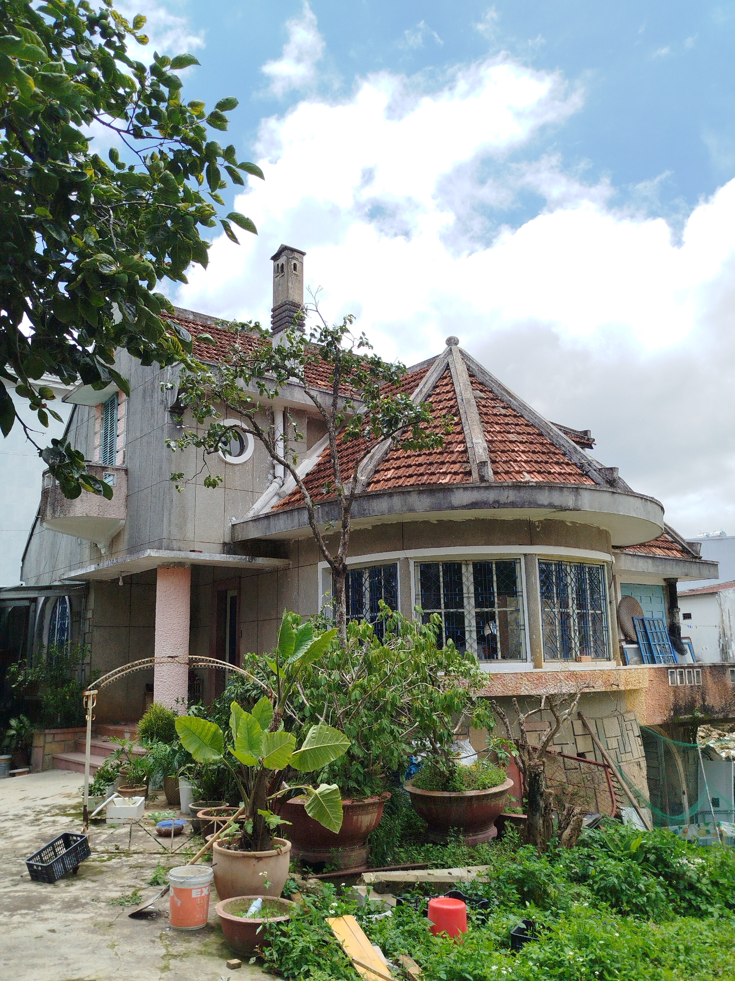 Morning stroll through Da Lat's streets, architecture, and daily life
