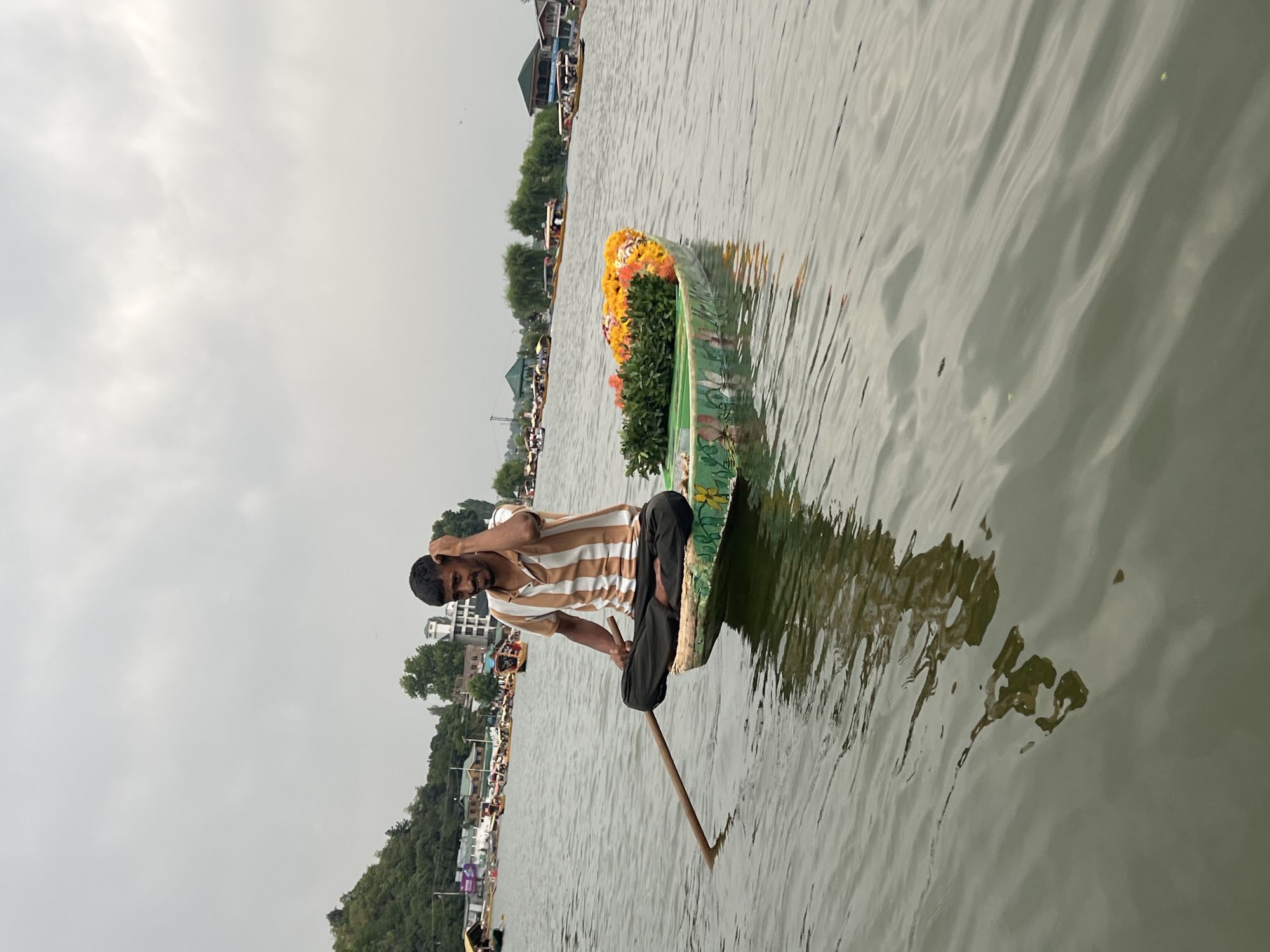 Dal Lake life: shikaras, houseboats, and watersports in Srinagar