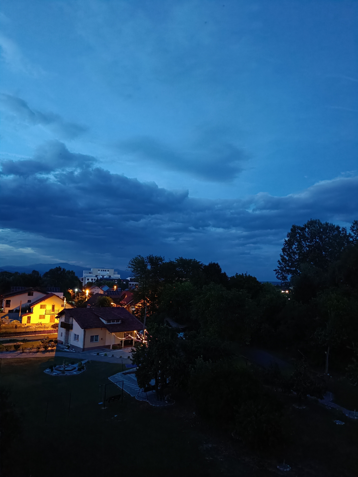 Dusk over Târgu Jiu neighborhoods, storm clouds rolling in