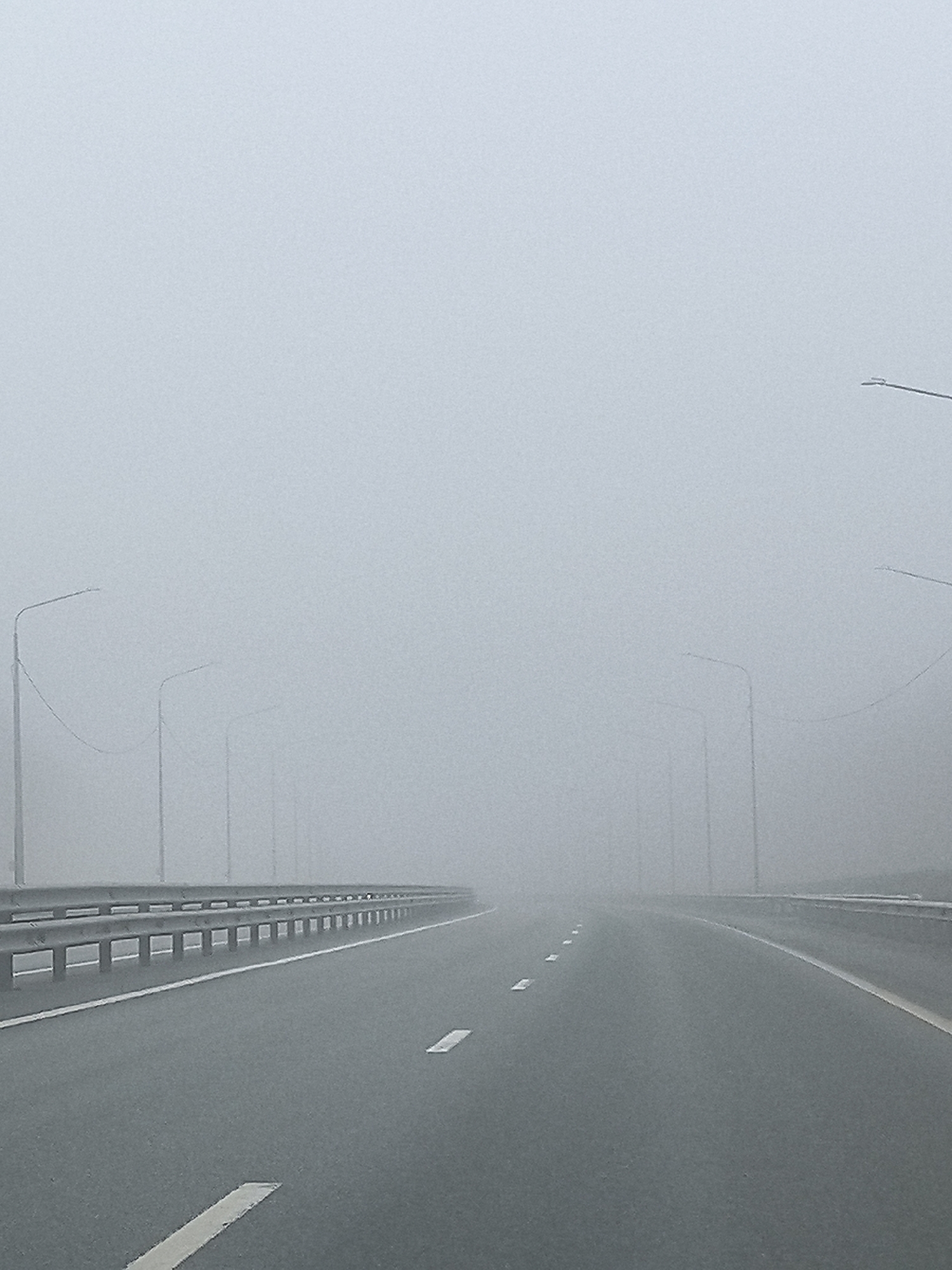 Foggy highway conditions observed in Сапуголи, Russia
