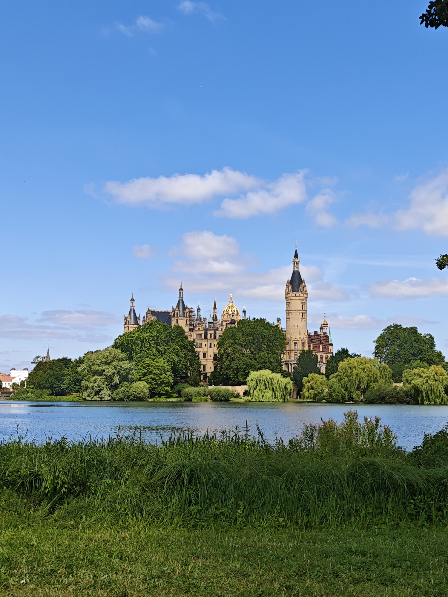Summer morning at Schwerin Castle, lakes, and a wedding shoot