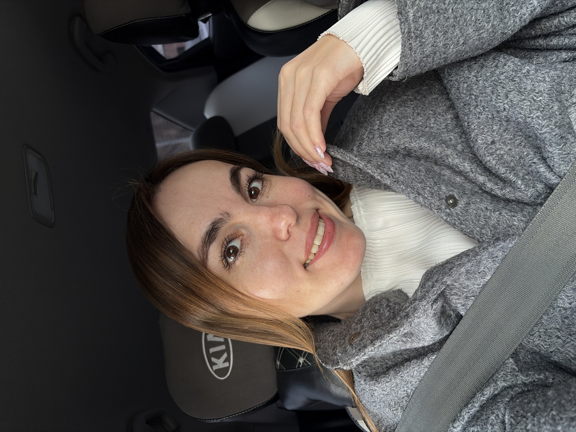 Woman takes selfies in Kia driver's seat in Izhevsk