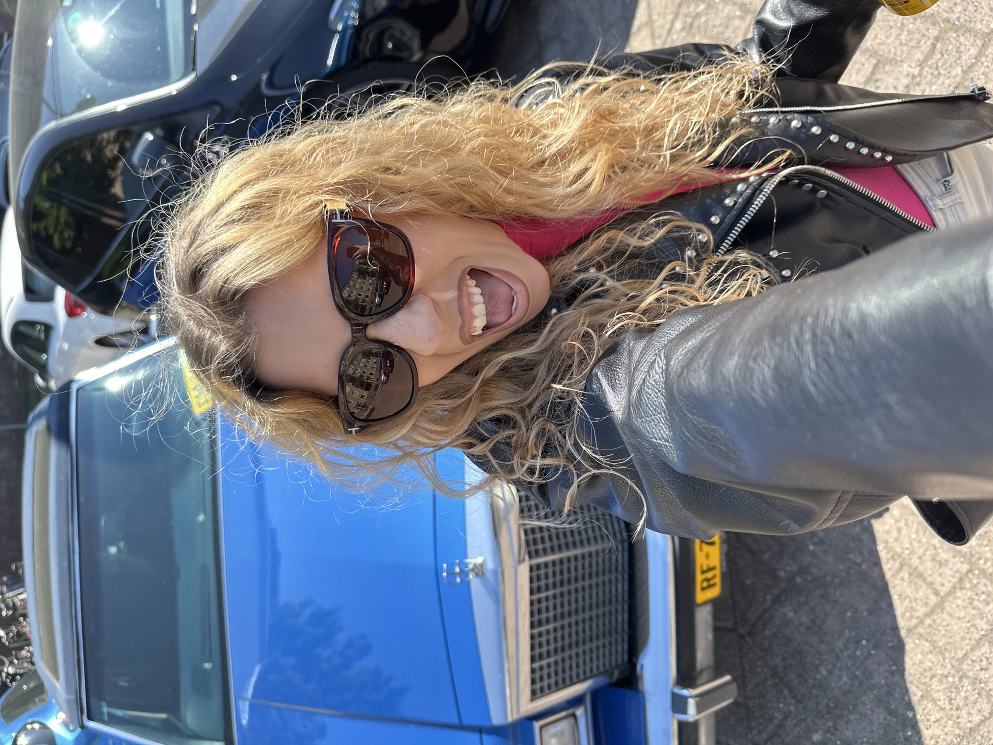 Tourist's five-minute Amsterdam photo walk captures vintage car, markets
