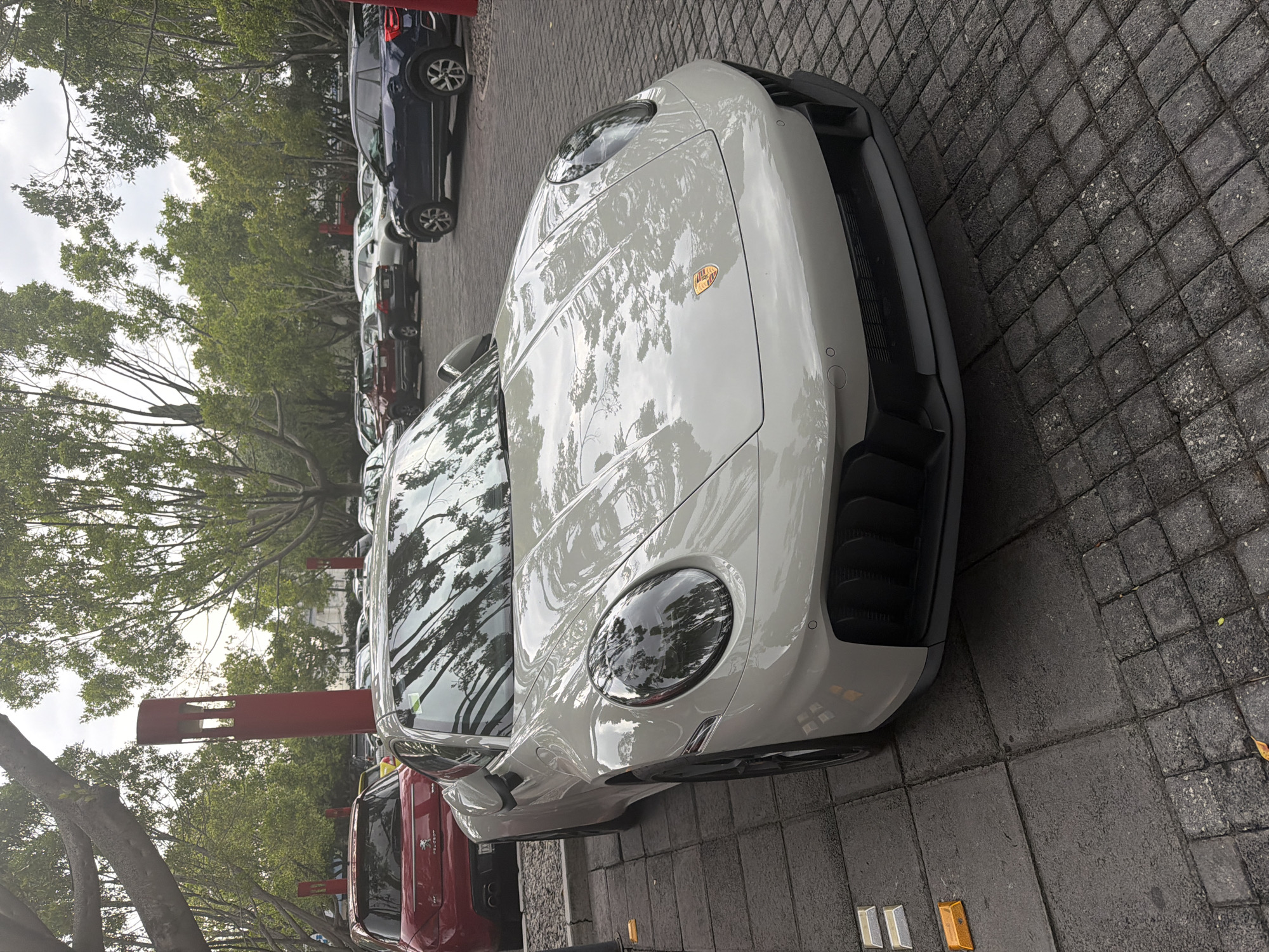 White Porsche 911 spotted parked in Puebla, Mexico