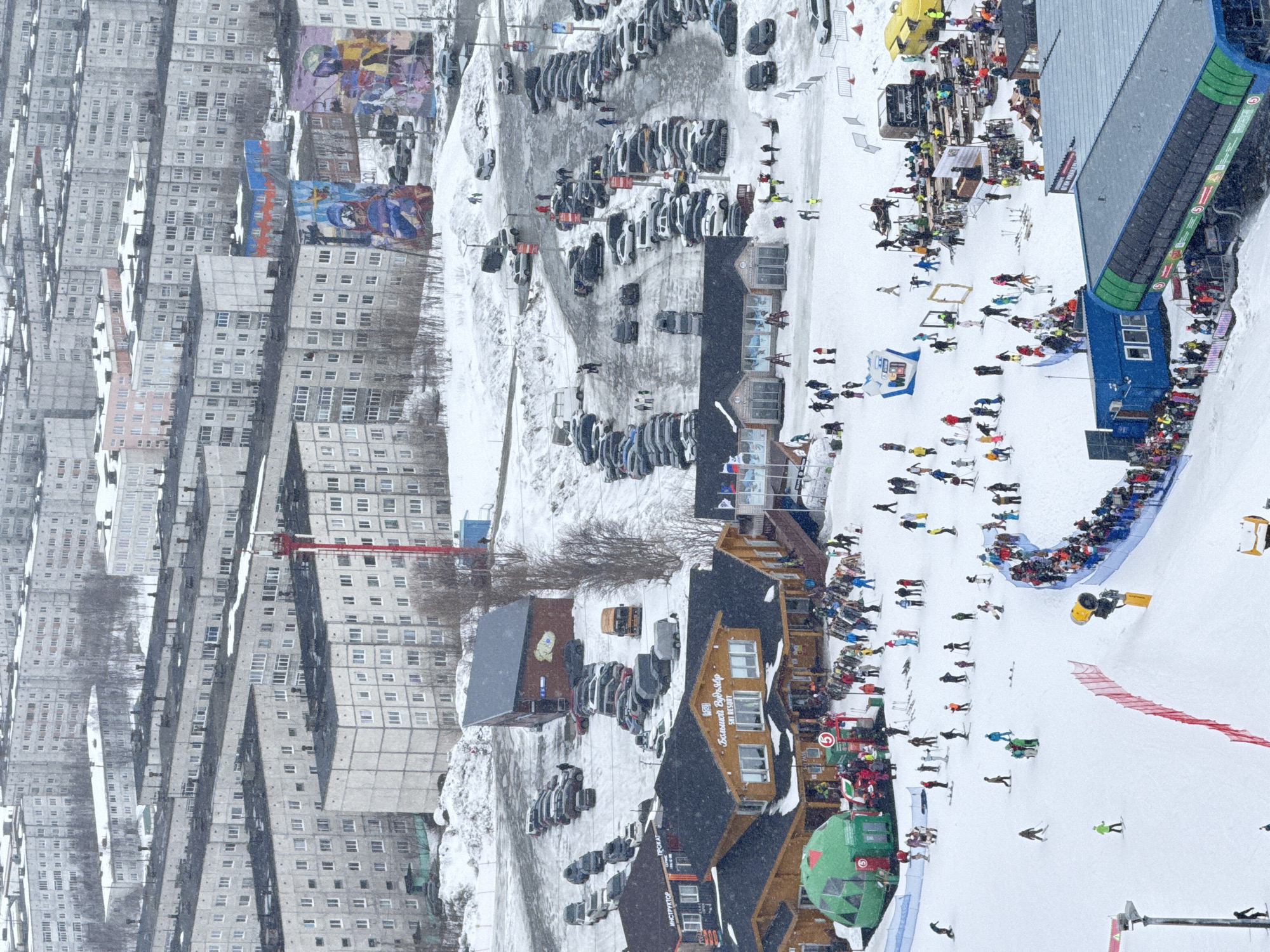 Skiing activity documented at Russian resort during snowfall