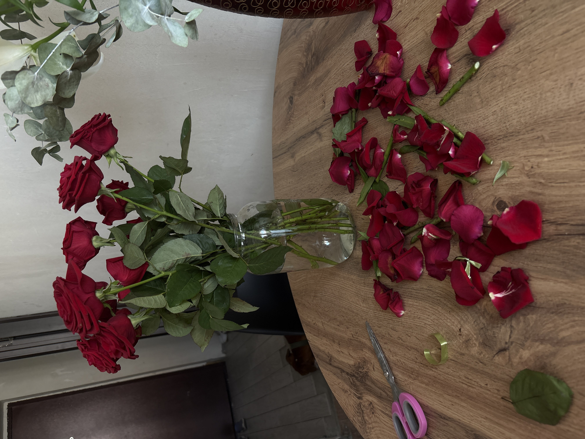 Florist arranges red roses and white lilies in Rostov-on-Don