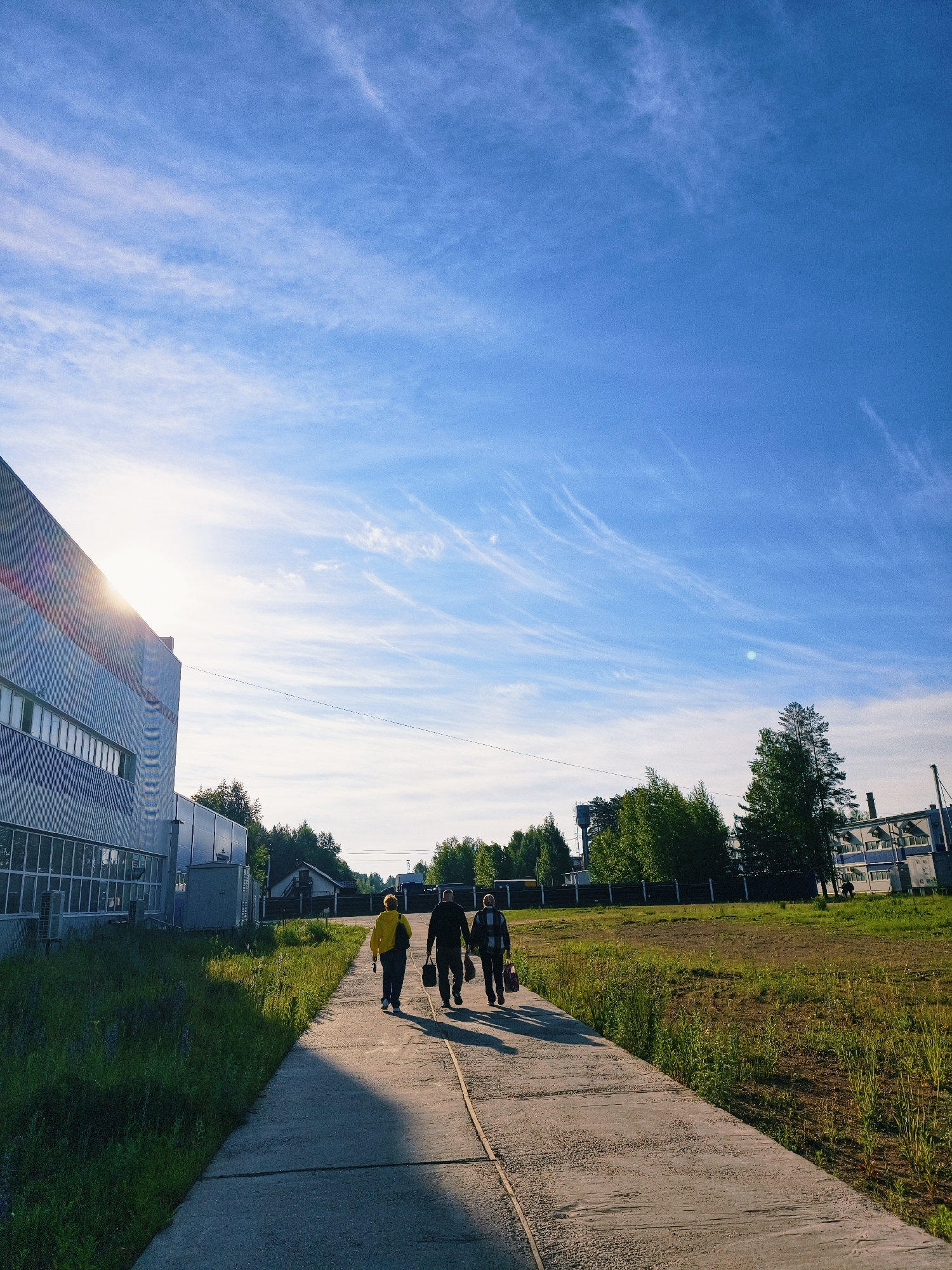 Clear skies observed over industrial area in Noviy, Russia