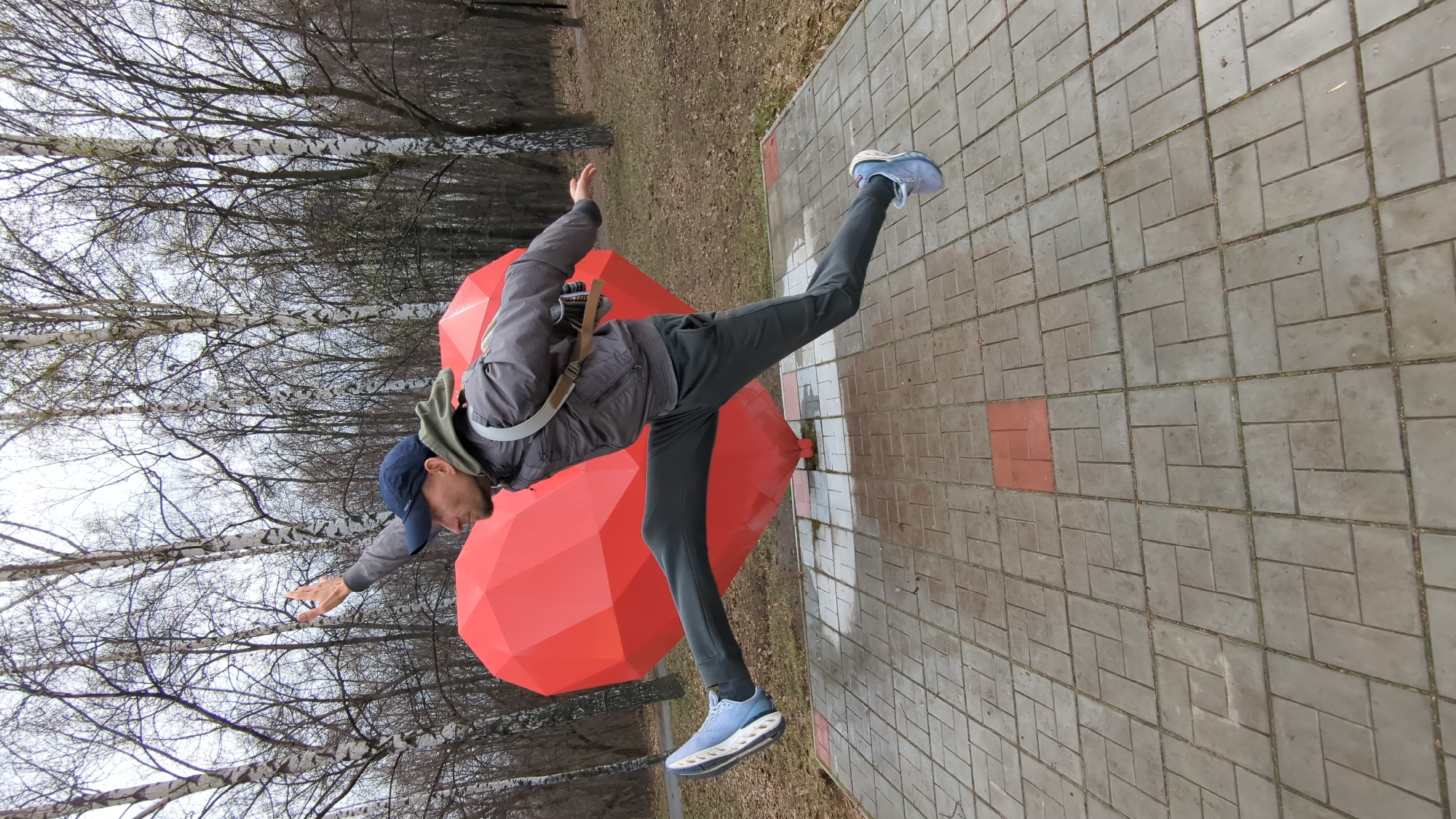 Visitors pose with red heart sculpture at Ulyanovsk park