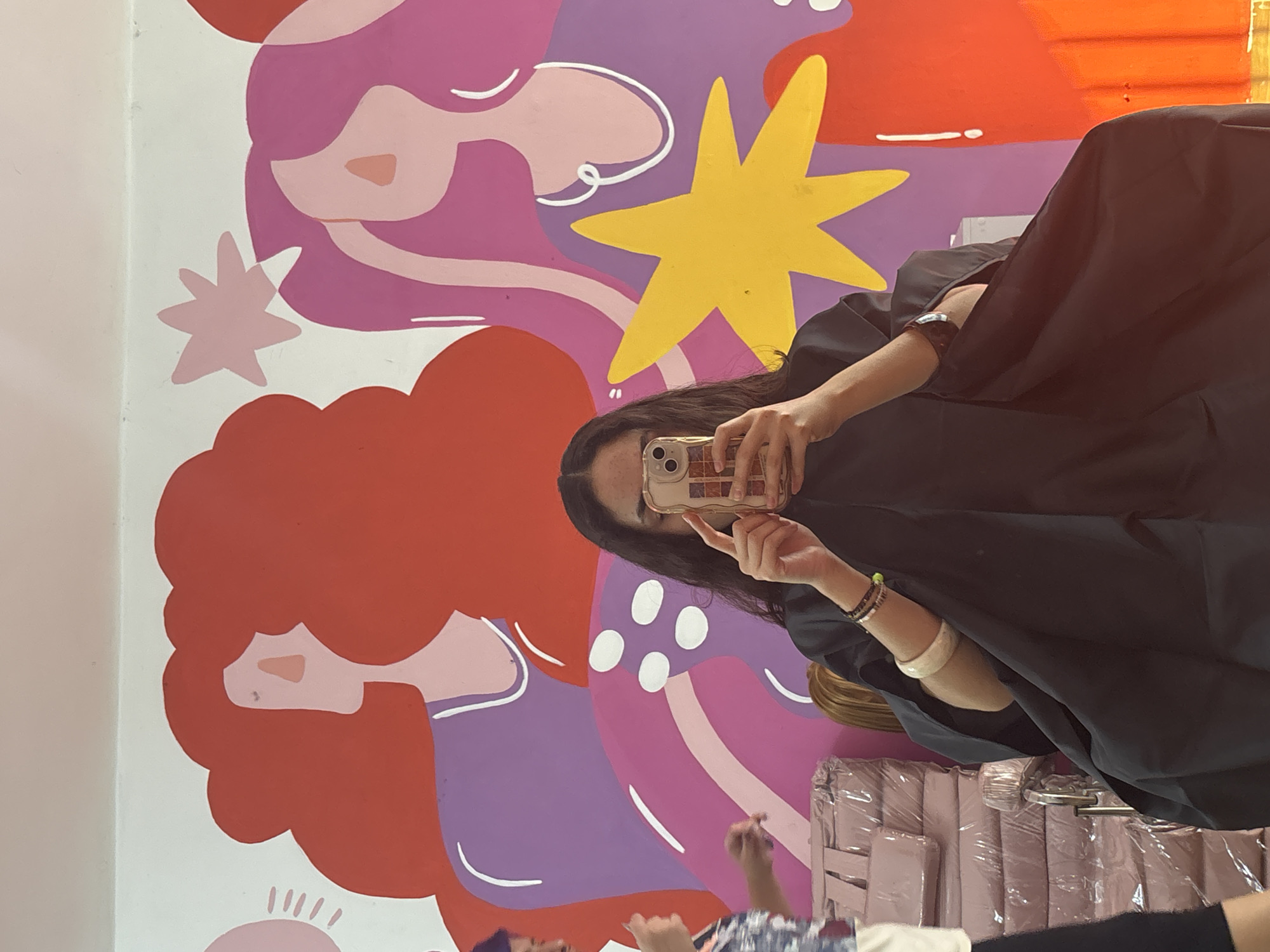 Person takes mirror selfie at Veracruz salon