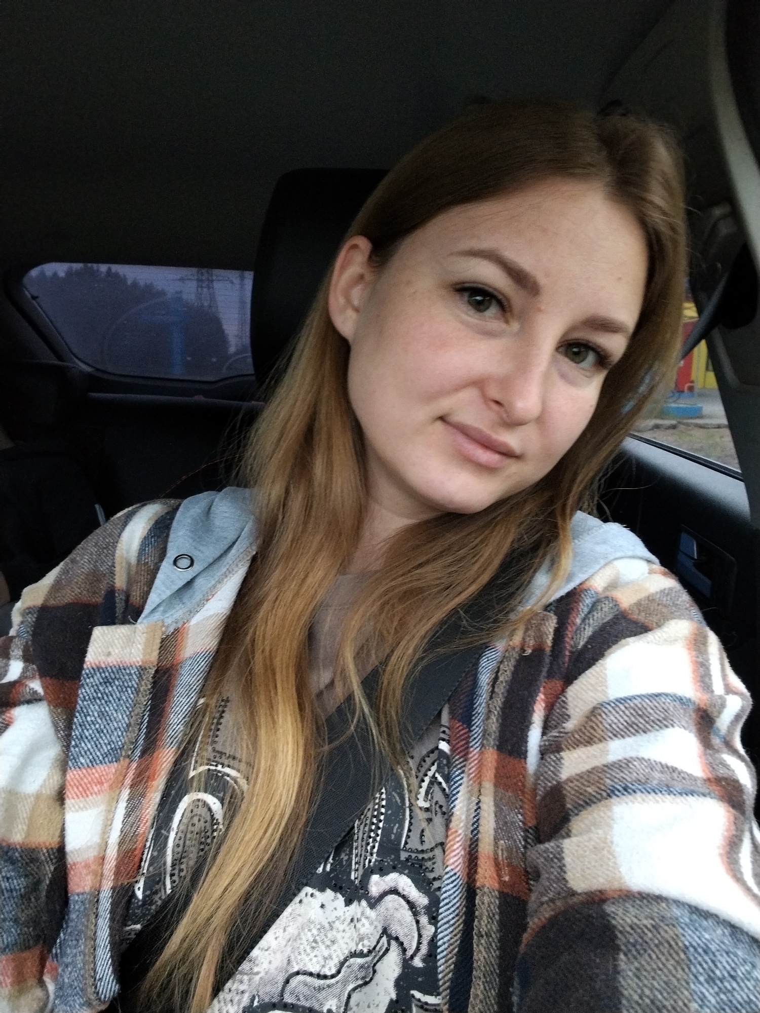 Two people observed in car in Noviy, Russia