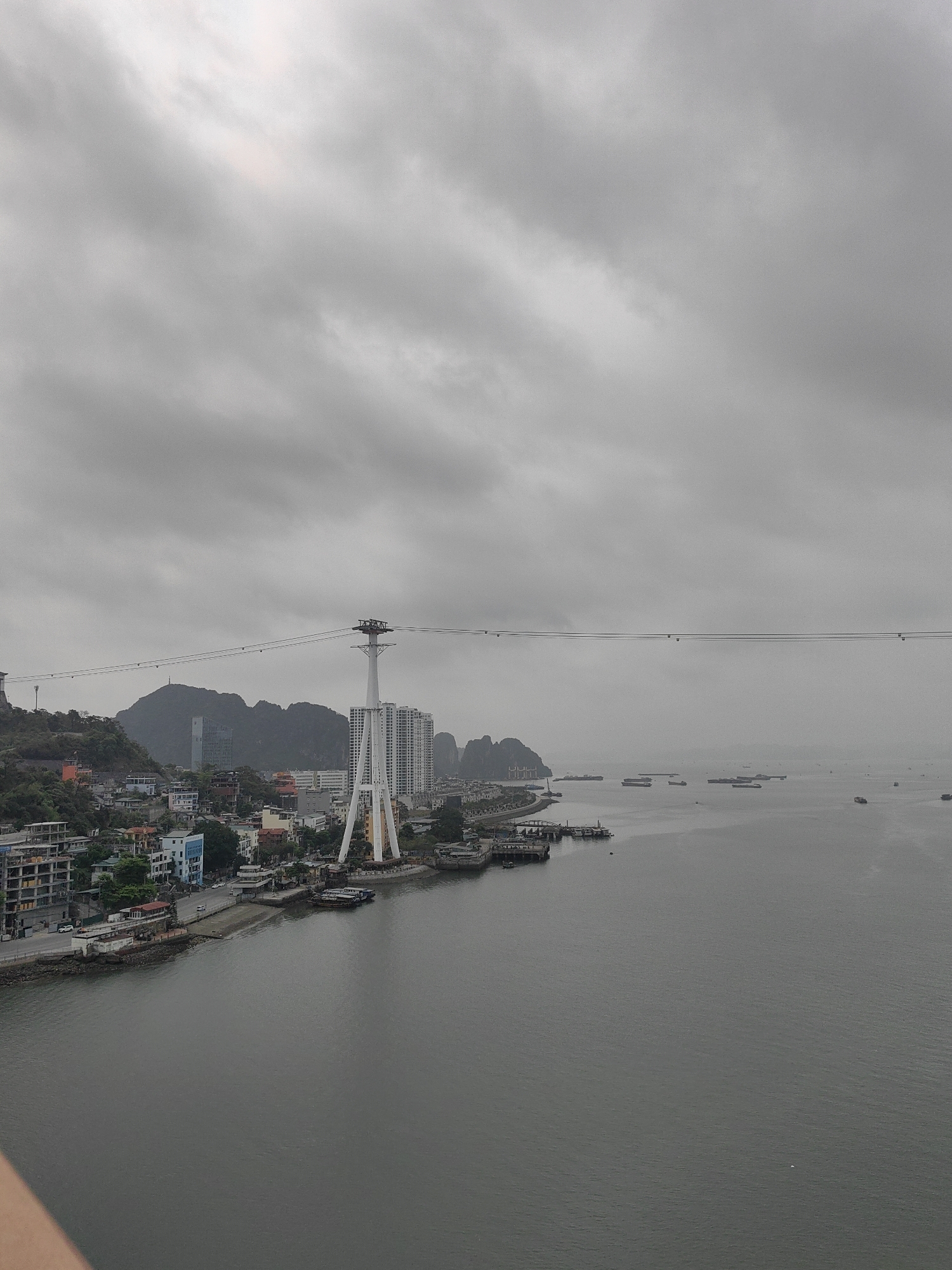 Morning views captured of Hong Gai Ward waterfront and bridge