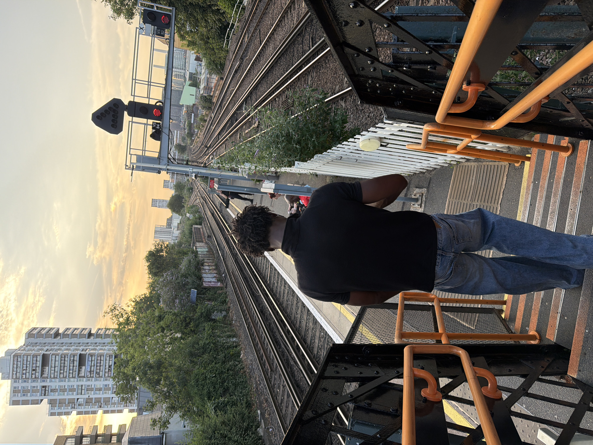 Evening rooftop and rail exploration across London