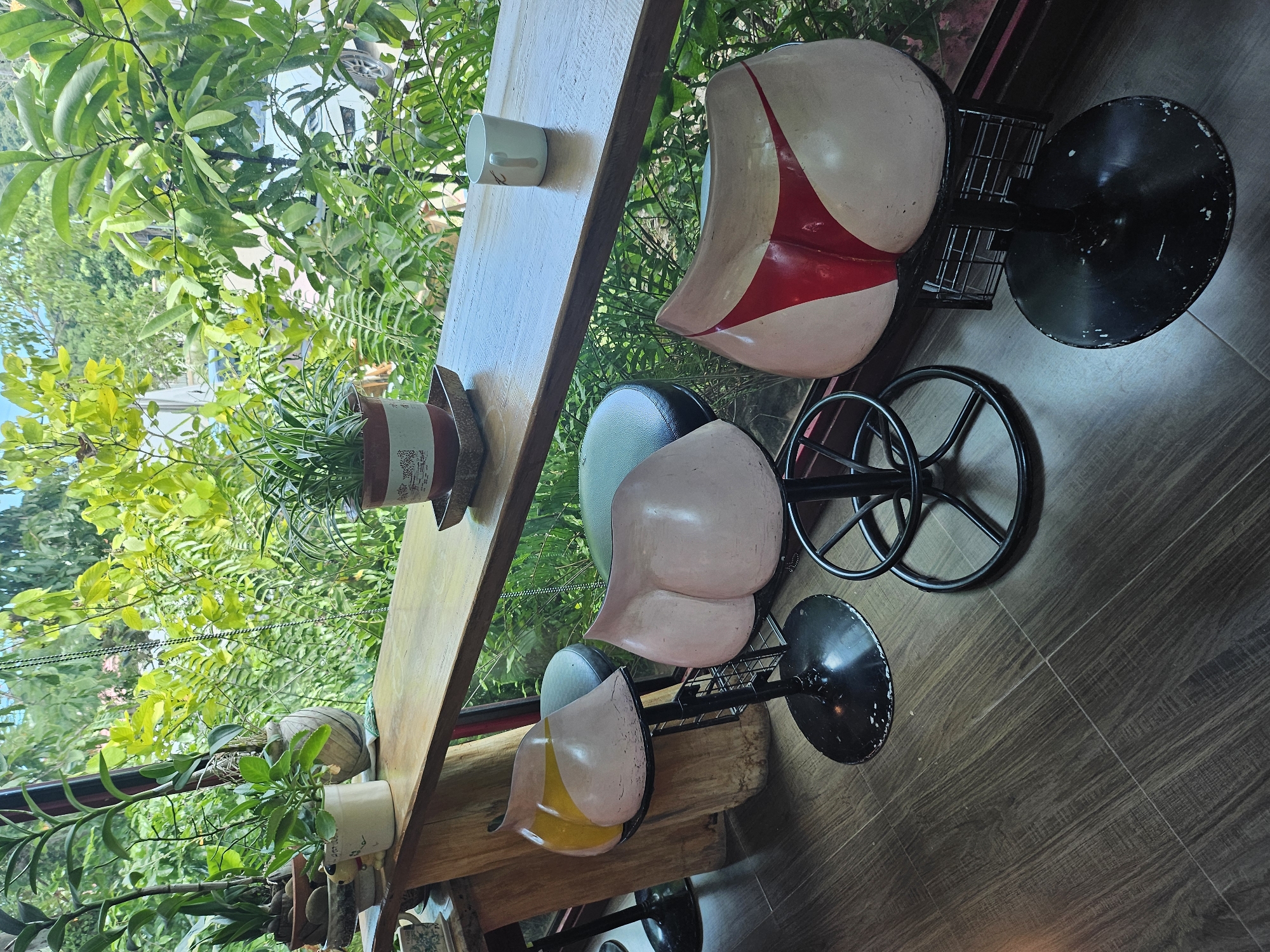Eclectic garden café with giant sculptures in Bang Sare
