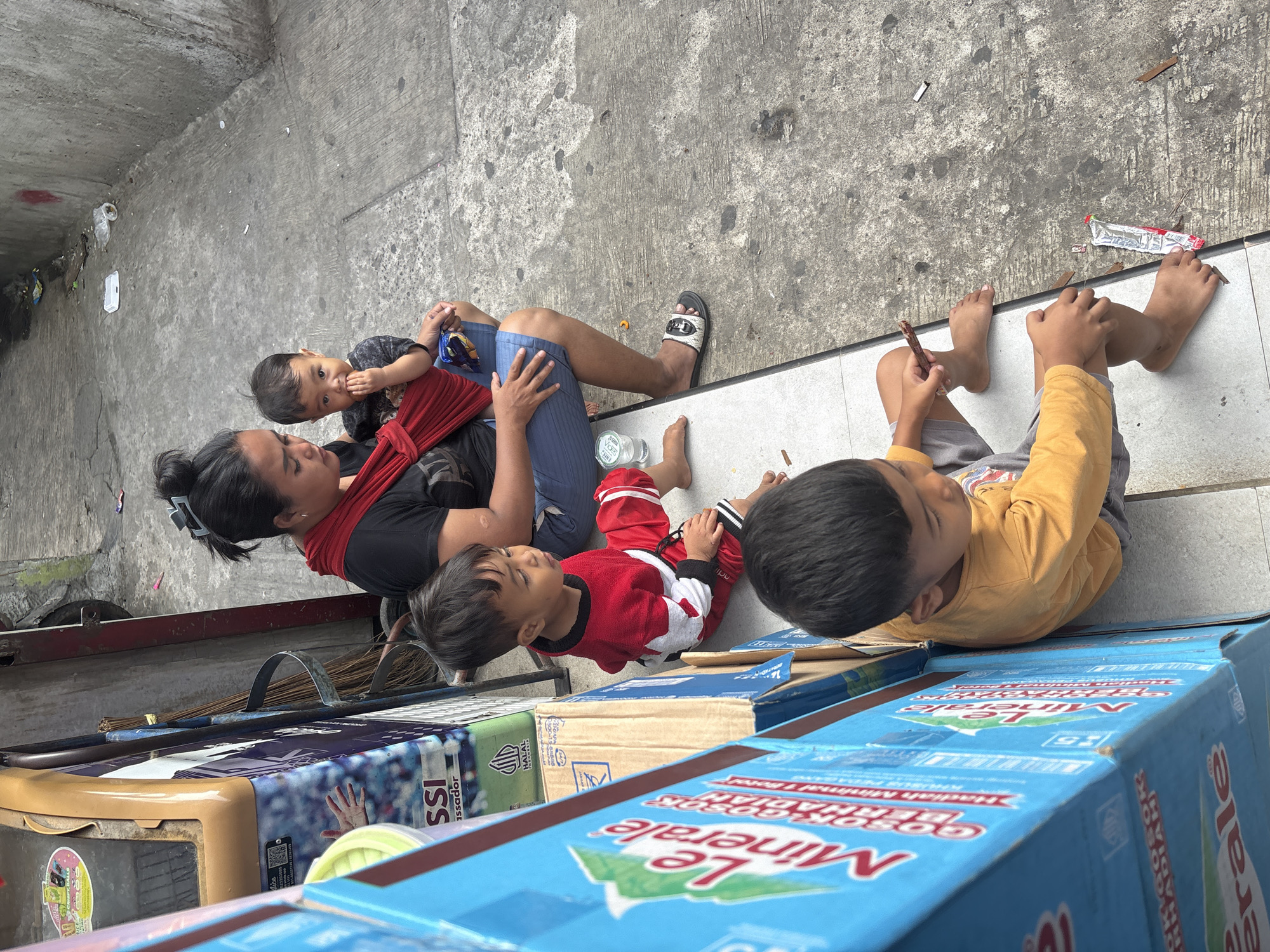 Everyday life in a North Jakarta alley and warung