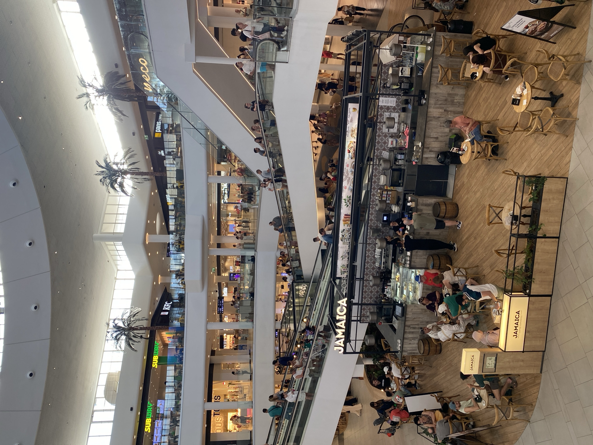 Shopping mall afternoon near Valencia's City of Arts and Sciences