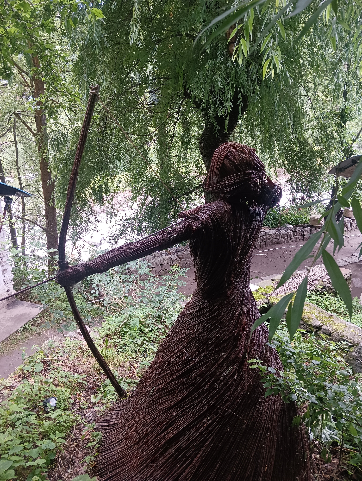 Old Manali: rushing river, wooden bridge, and whimsical street art