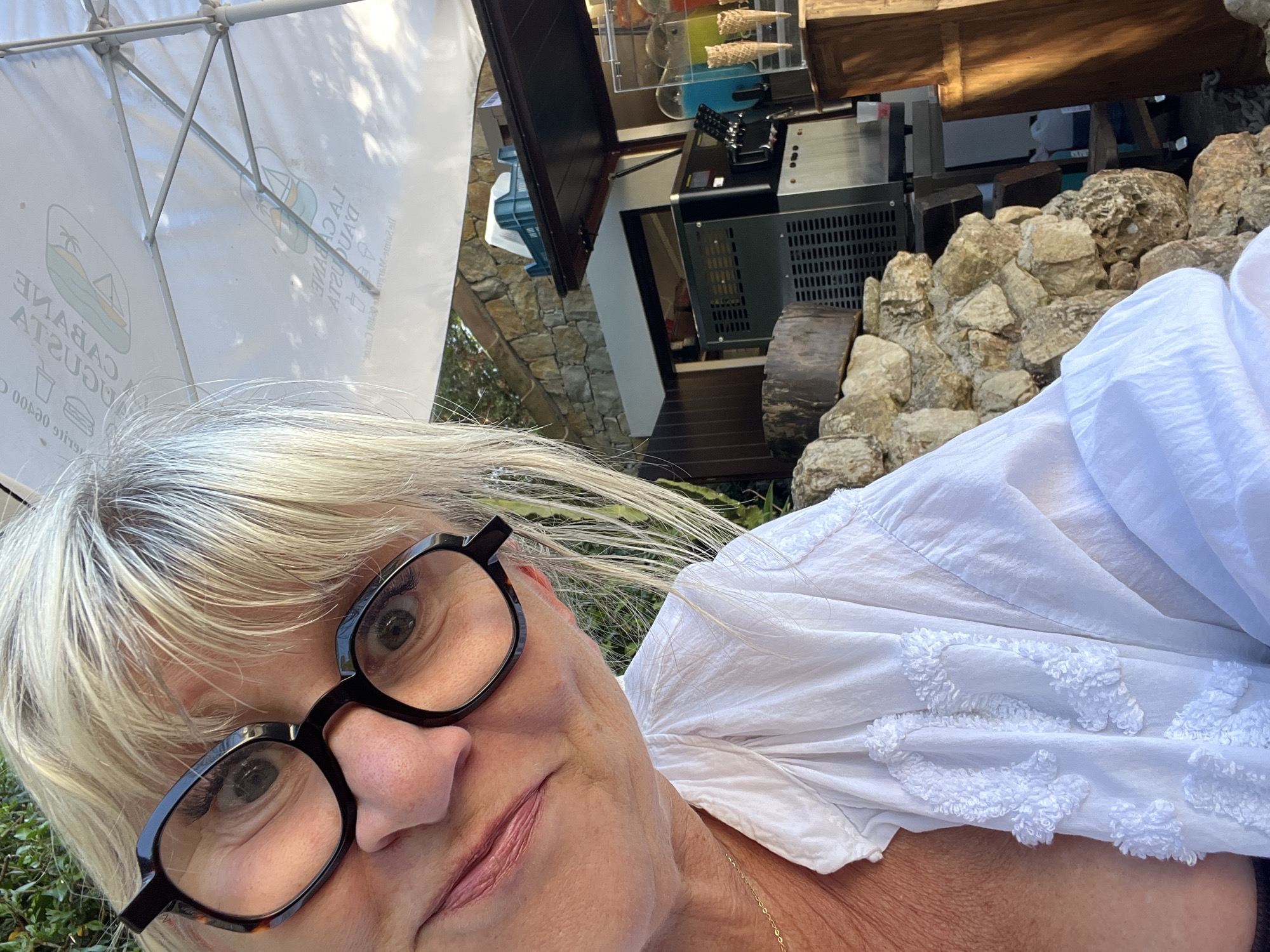 Afternoon snapshots around a Cannes streetside spot