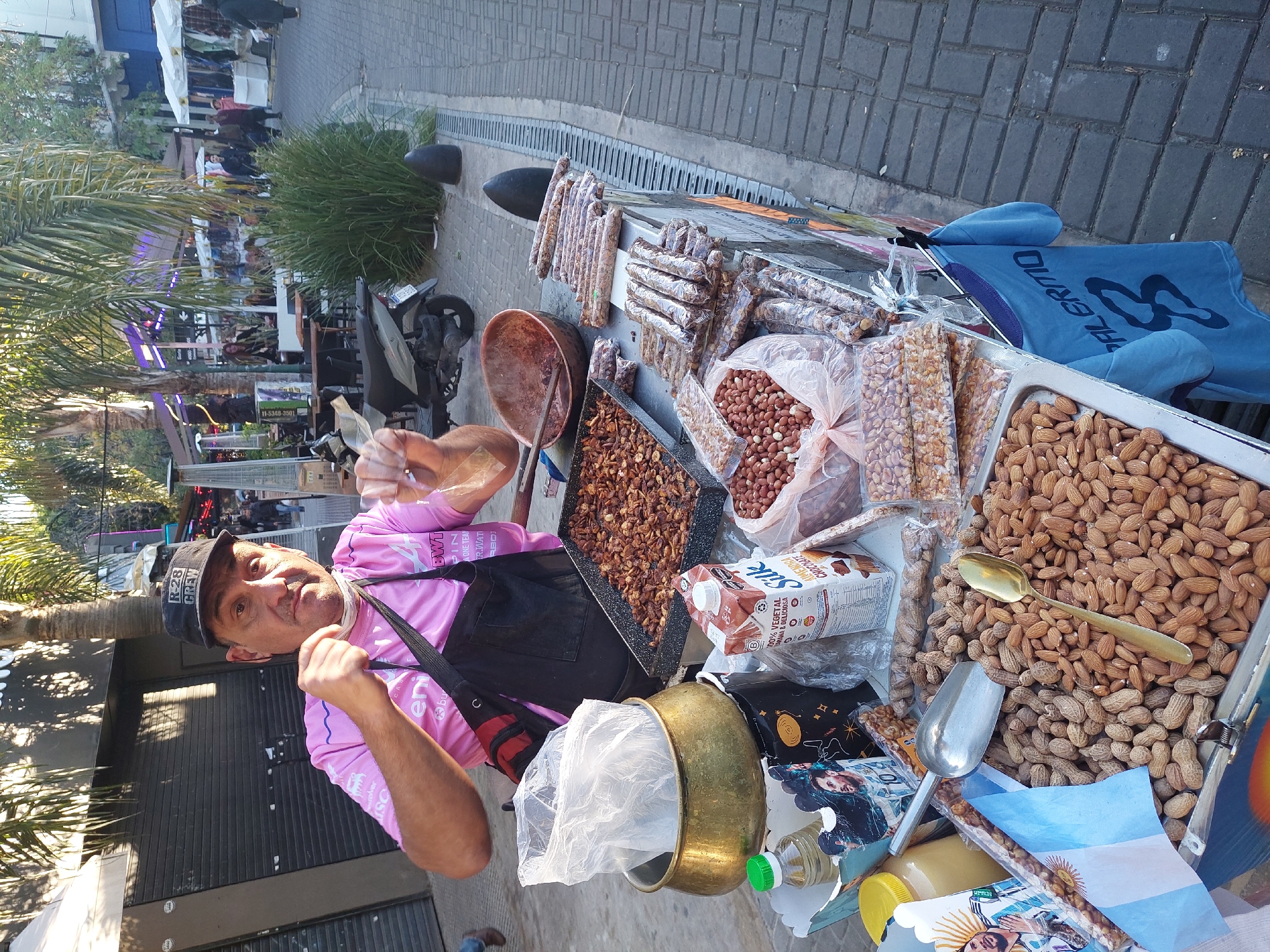 Weekend street market draws crowds in Buenos Aires Palermo