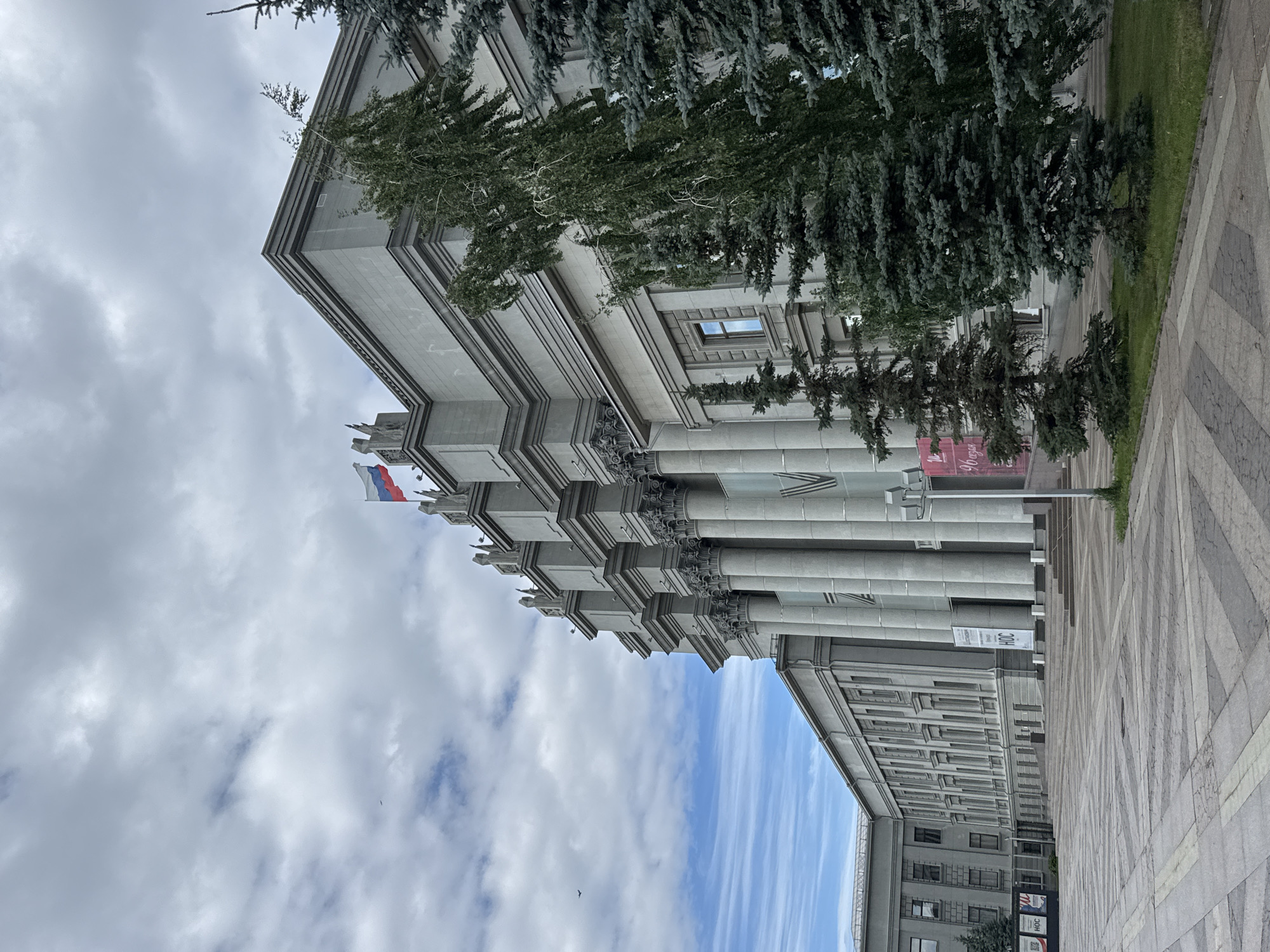 Samara's Opera and Ballet Theatre and its surrounding civic space