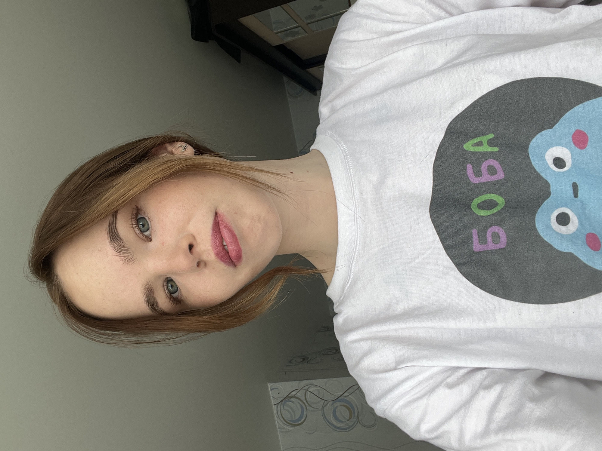 Woman's morning routine captured in Chaikovsky apartment
