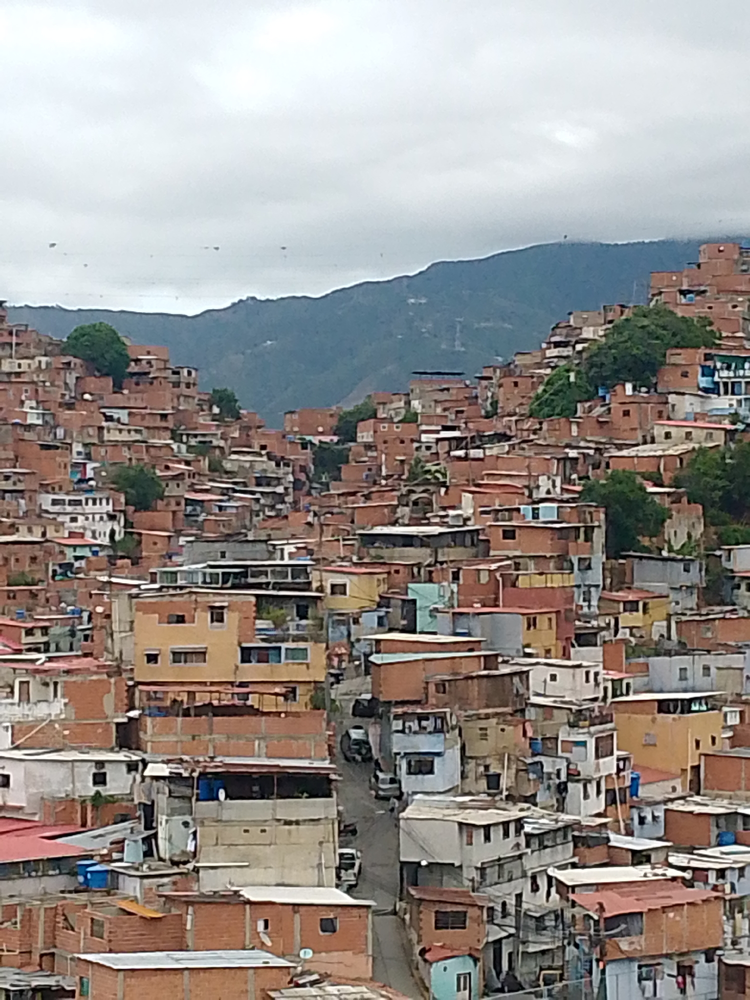 Witnesses document Caracas urban landscape and daily life scenes