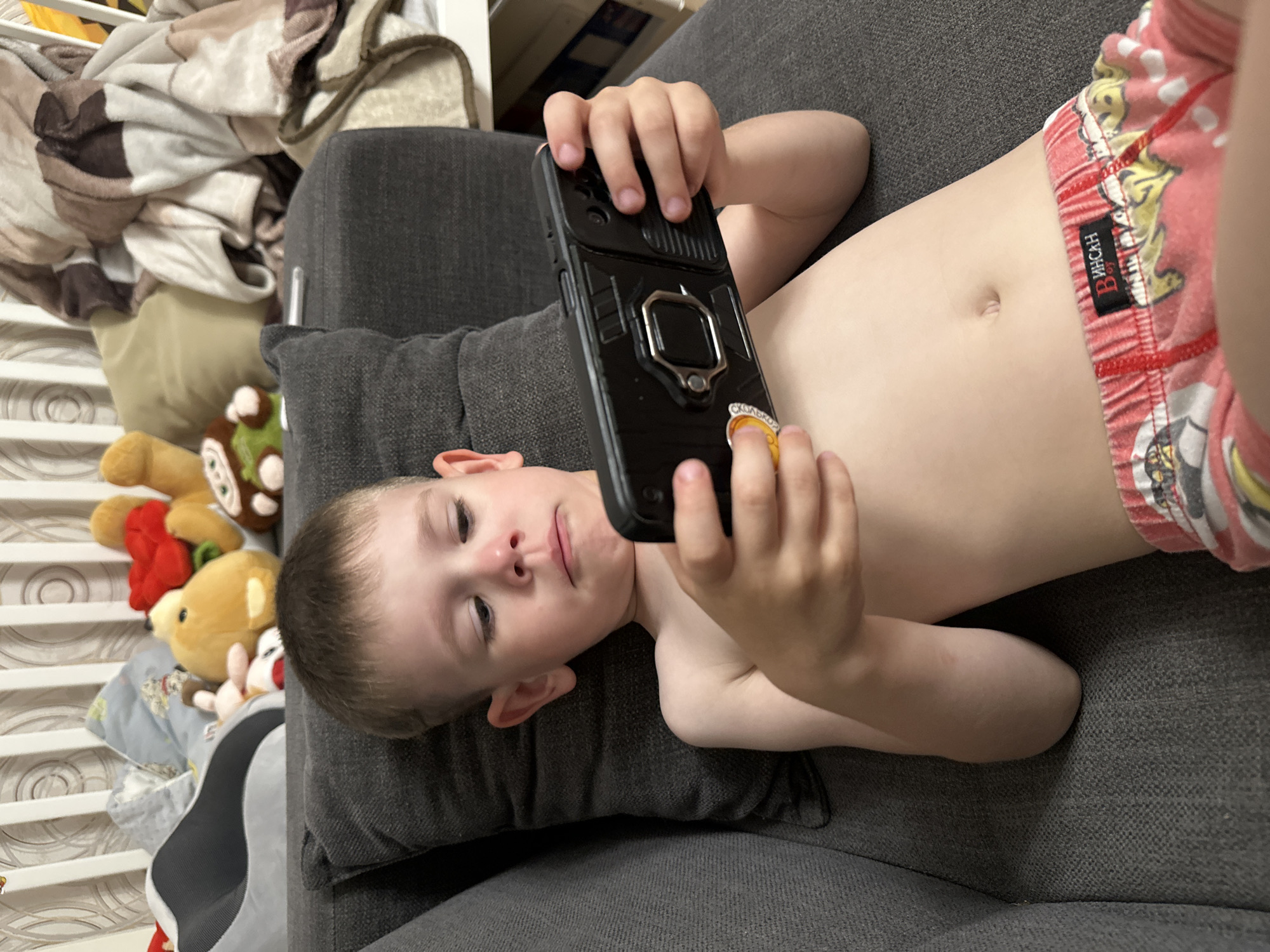 Family life documented in Novoaltaysk includes child care, pet turtle