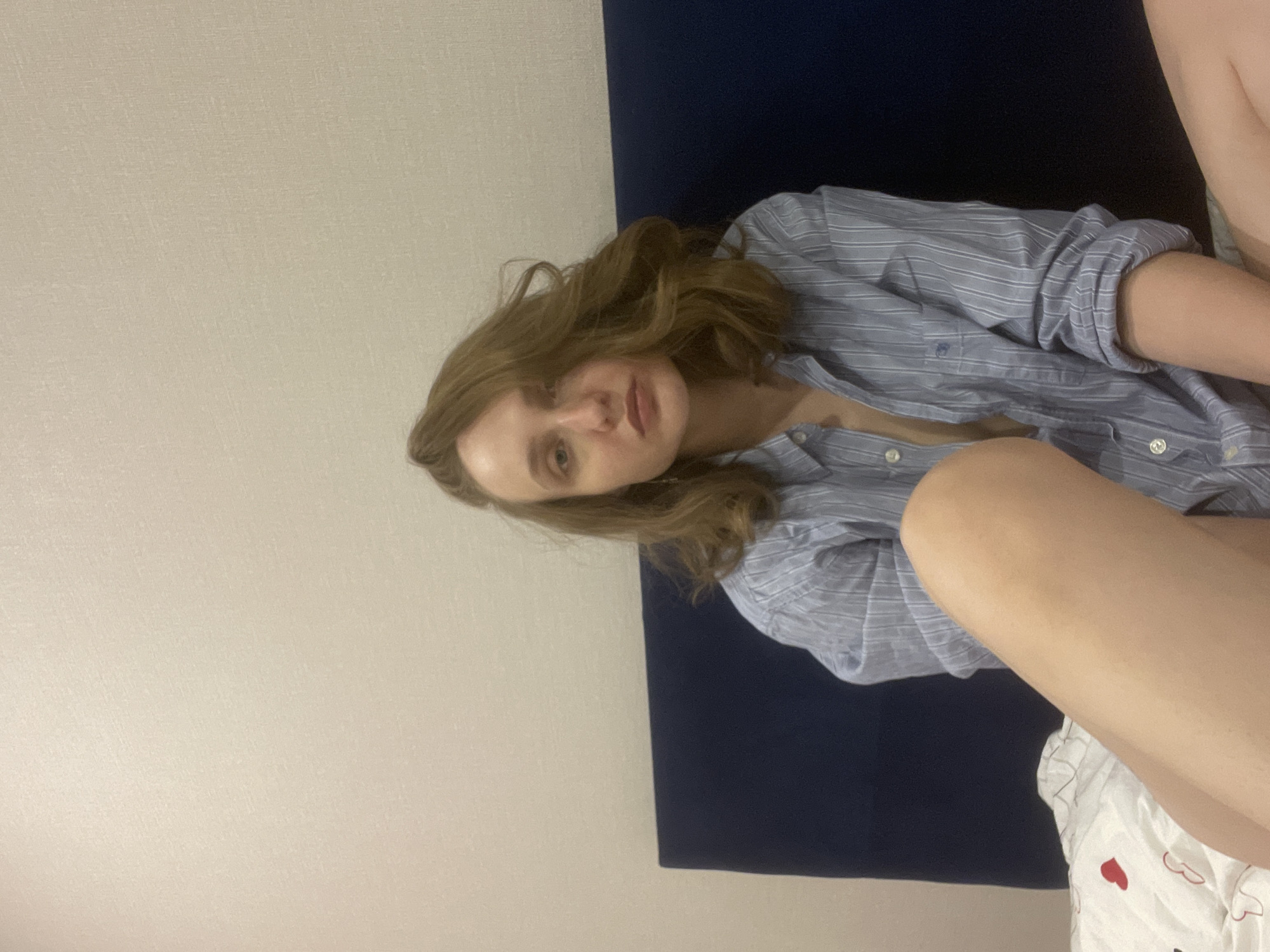 Woman takes selfies during casual indoor photo session in Podshivalovo