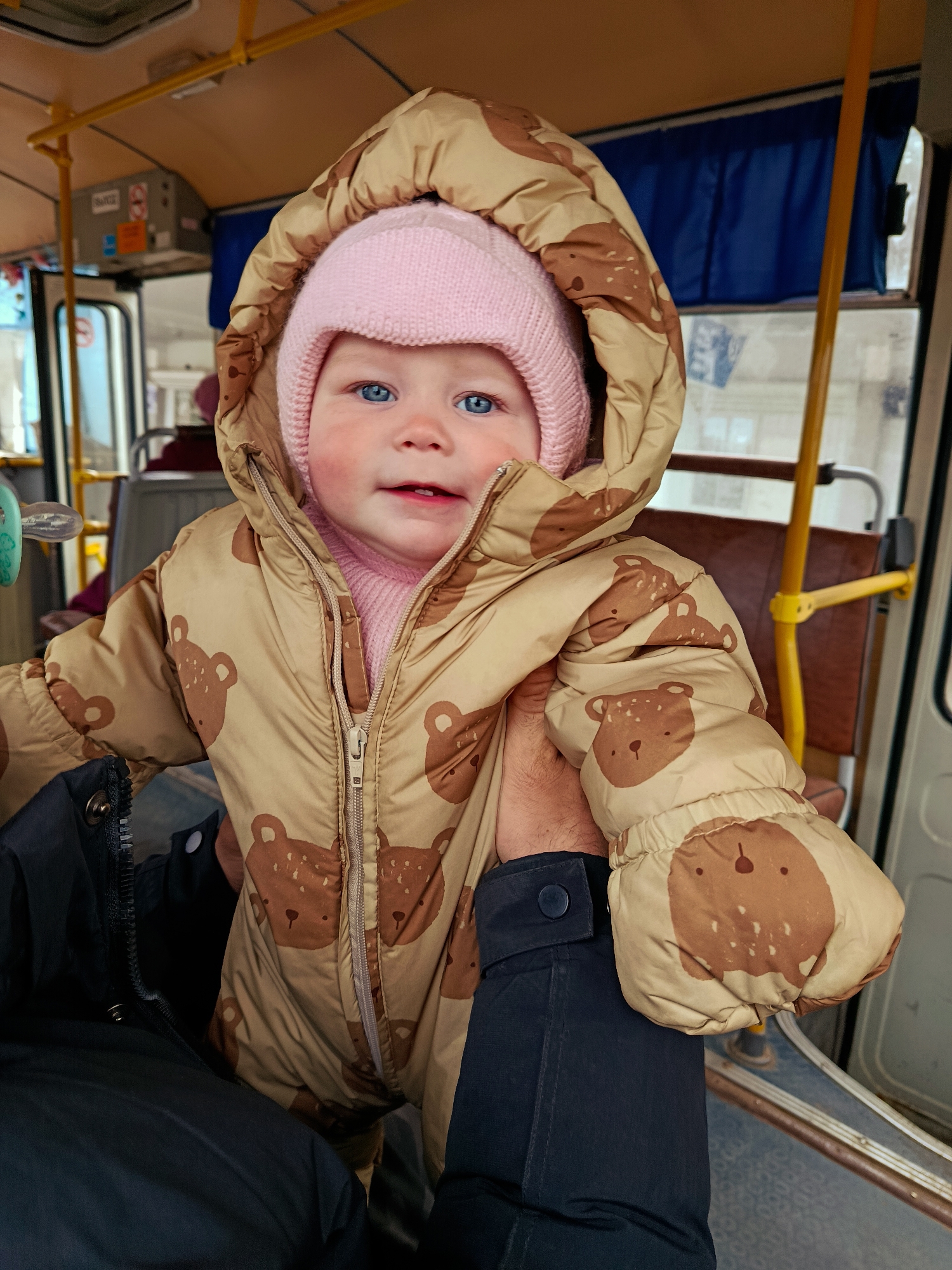Child in winter clothing spotted on public transit