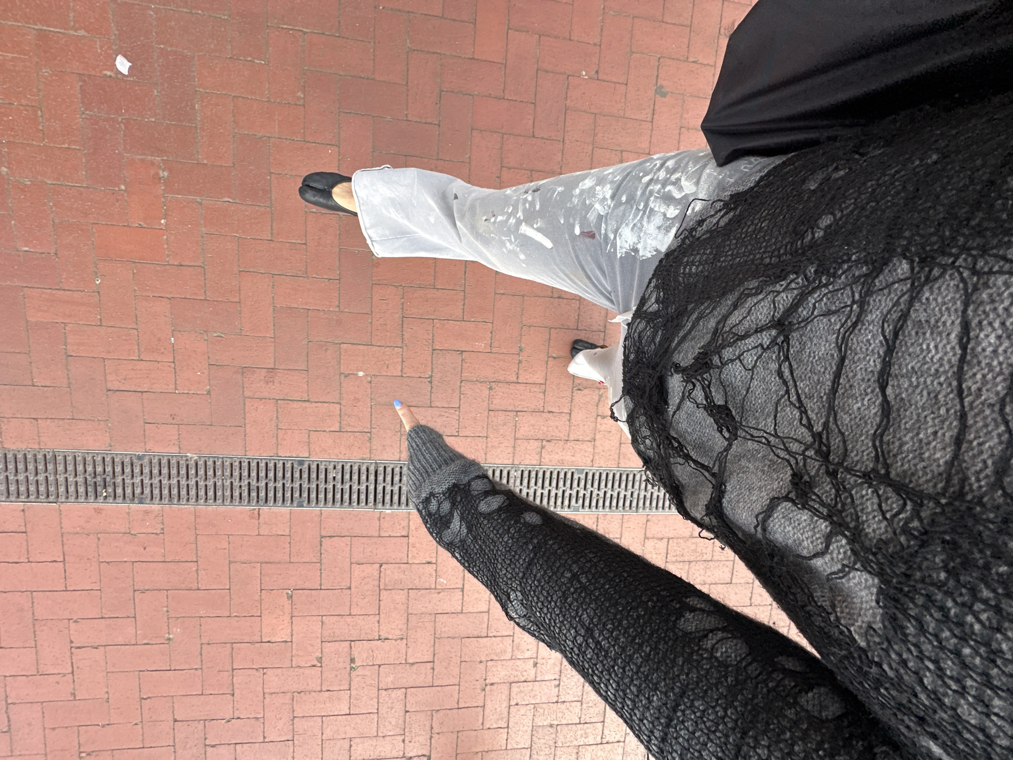 Paint-splattered figure spotted across Tonbridge locations in morning hours