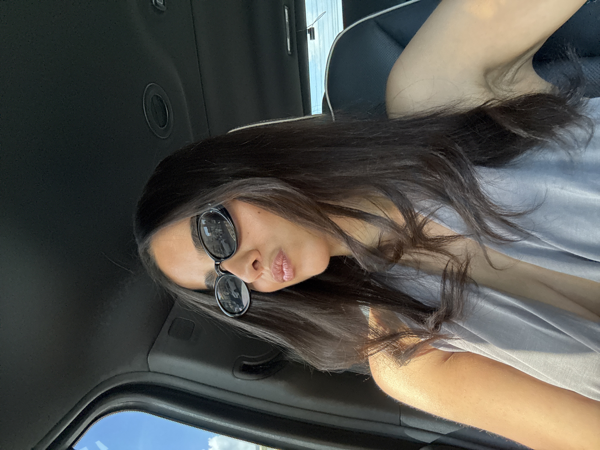 Woman in sunglasses spotted driving in Calabasas evening