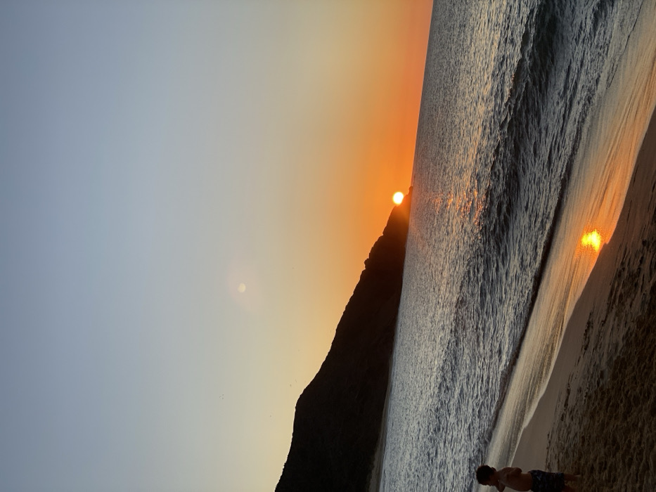 Evening beach gathering draws families to Venezuelan coast for sunset