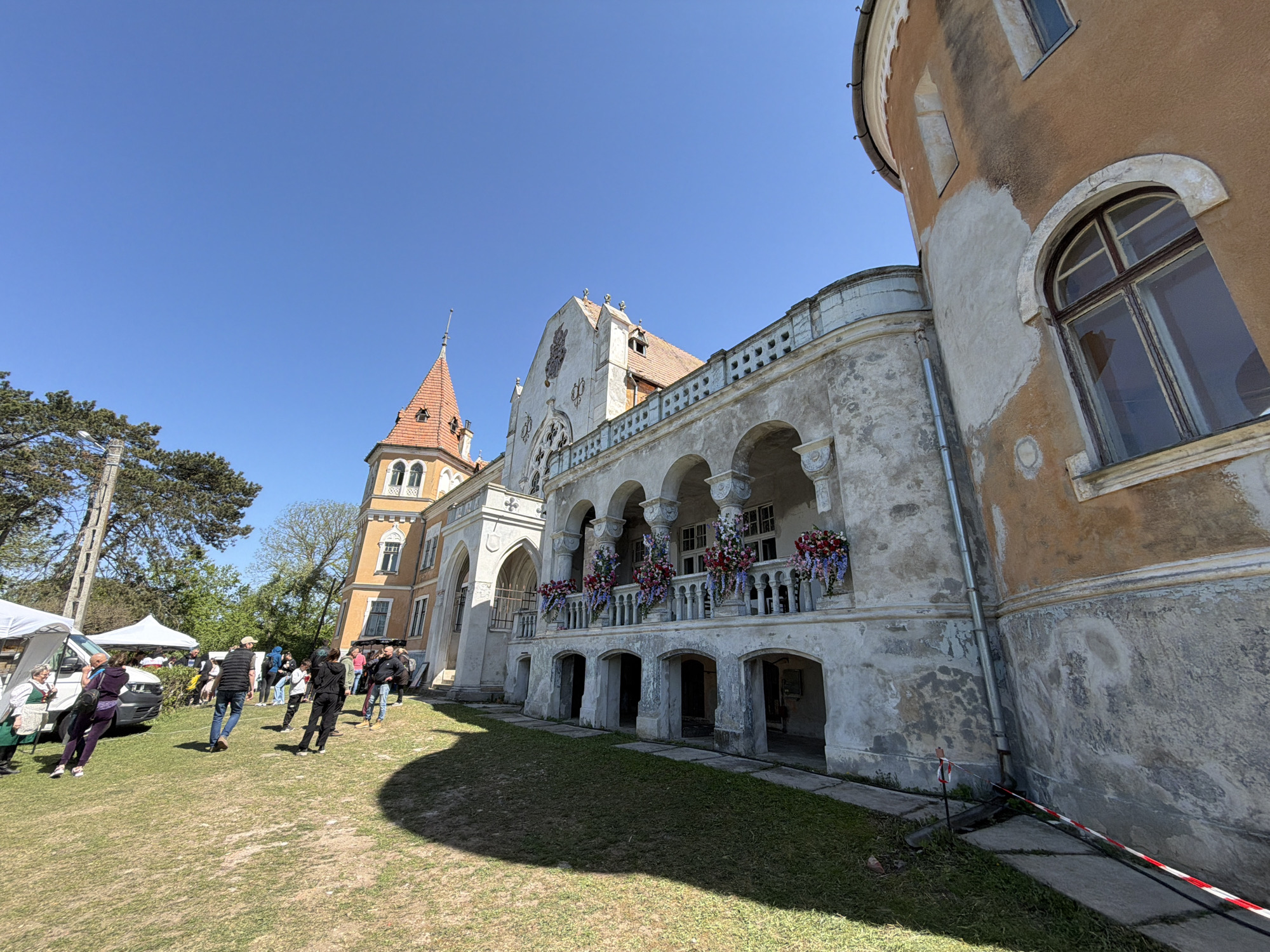 Traditional craft fair draws crowds in Gaura Sângerului, Romania