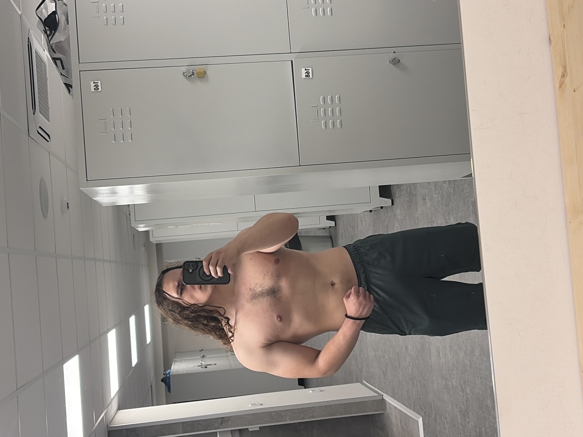 Man documents workout session at Plovdiv gym with selfies