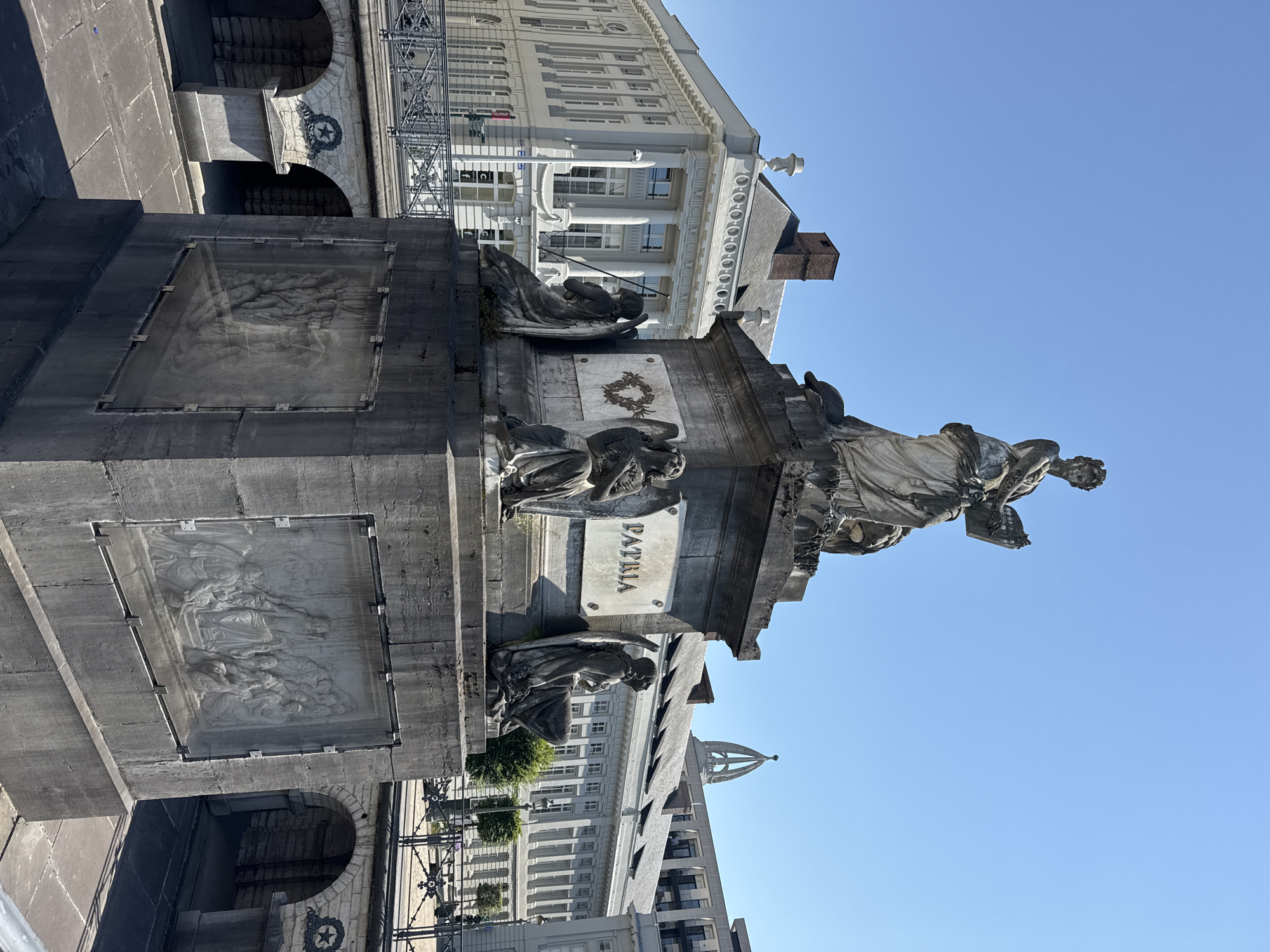 Midday stroll through Brussels landmarks, streets, and shops