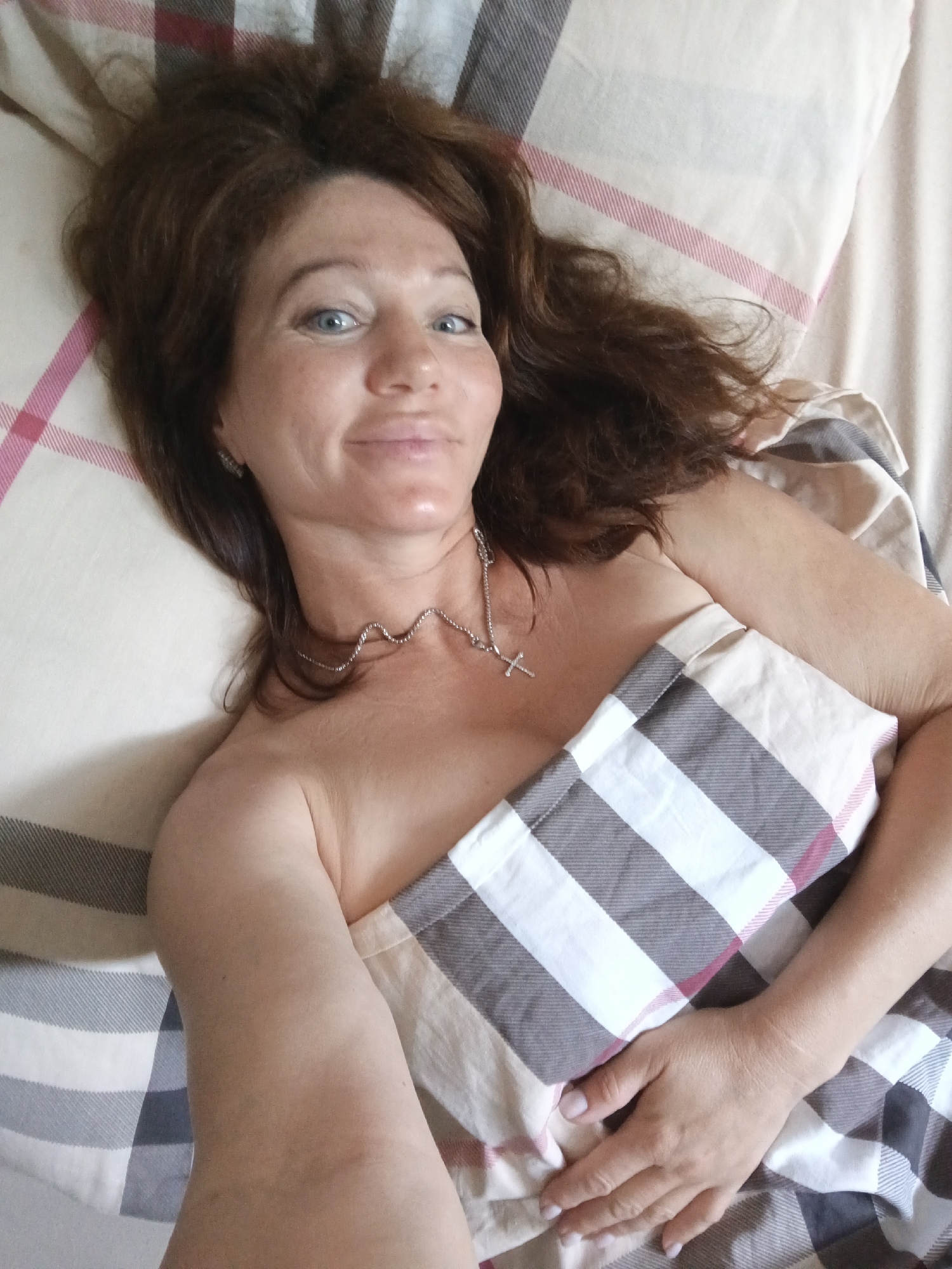 Resting in bed, Sochi — two angles, two minutes apart