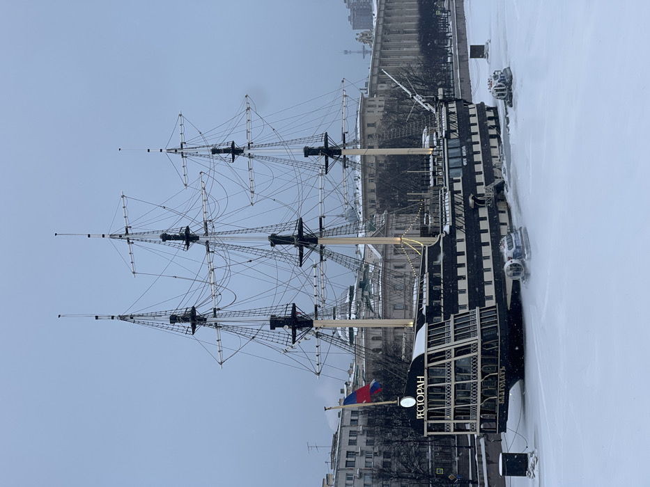 Winter walking tour documents snowy Saint Petersburg landmarks