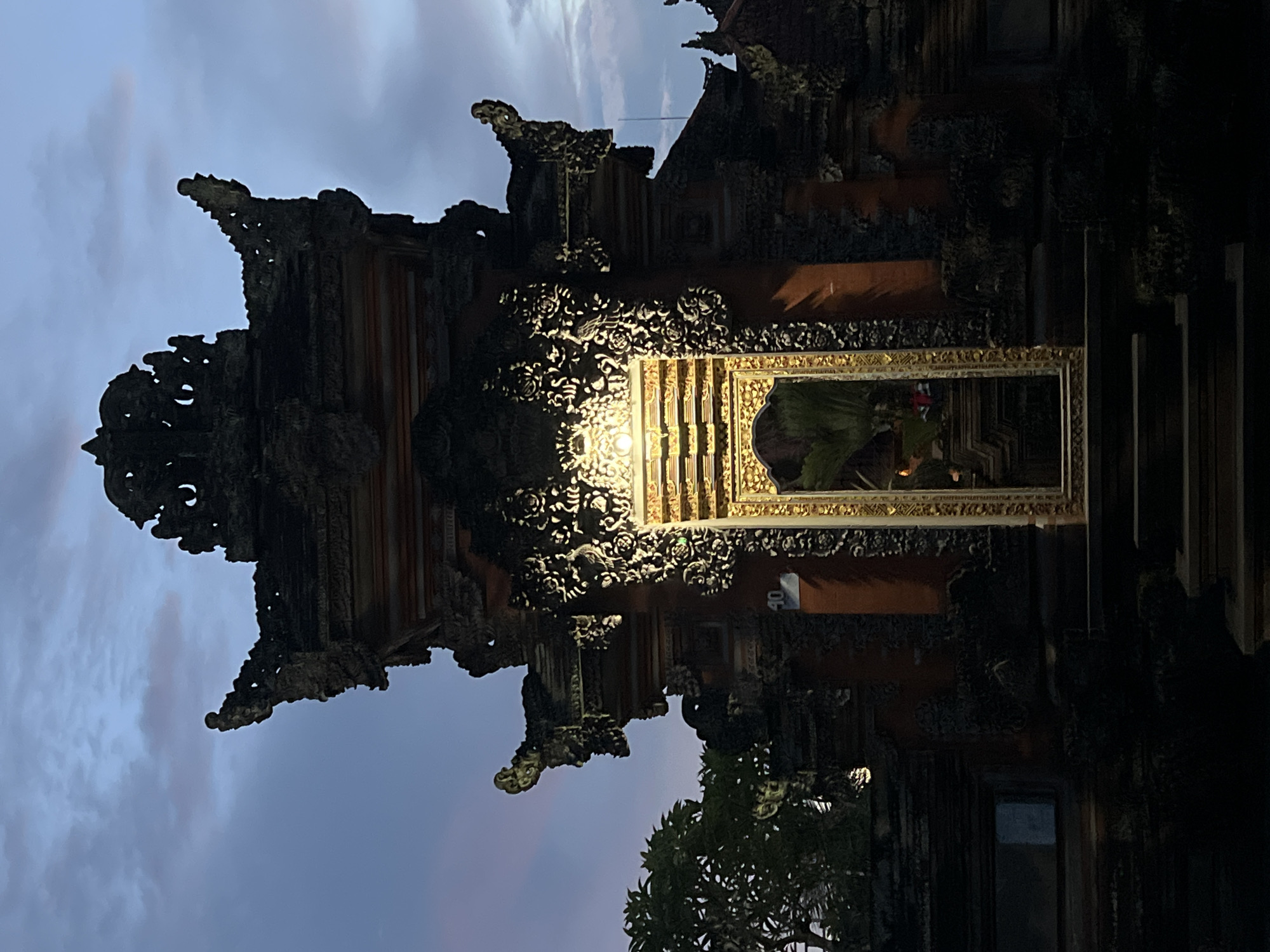 Evening walkthrough captures daily life in Ubud, Indonesia