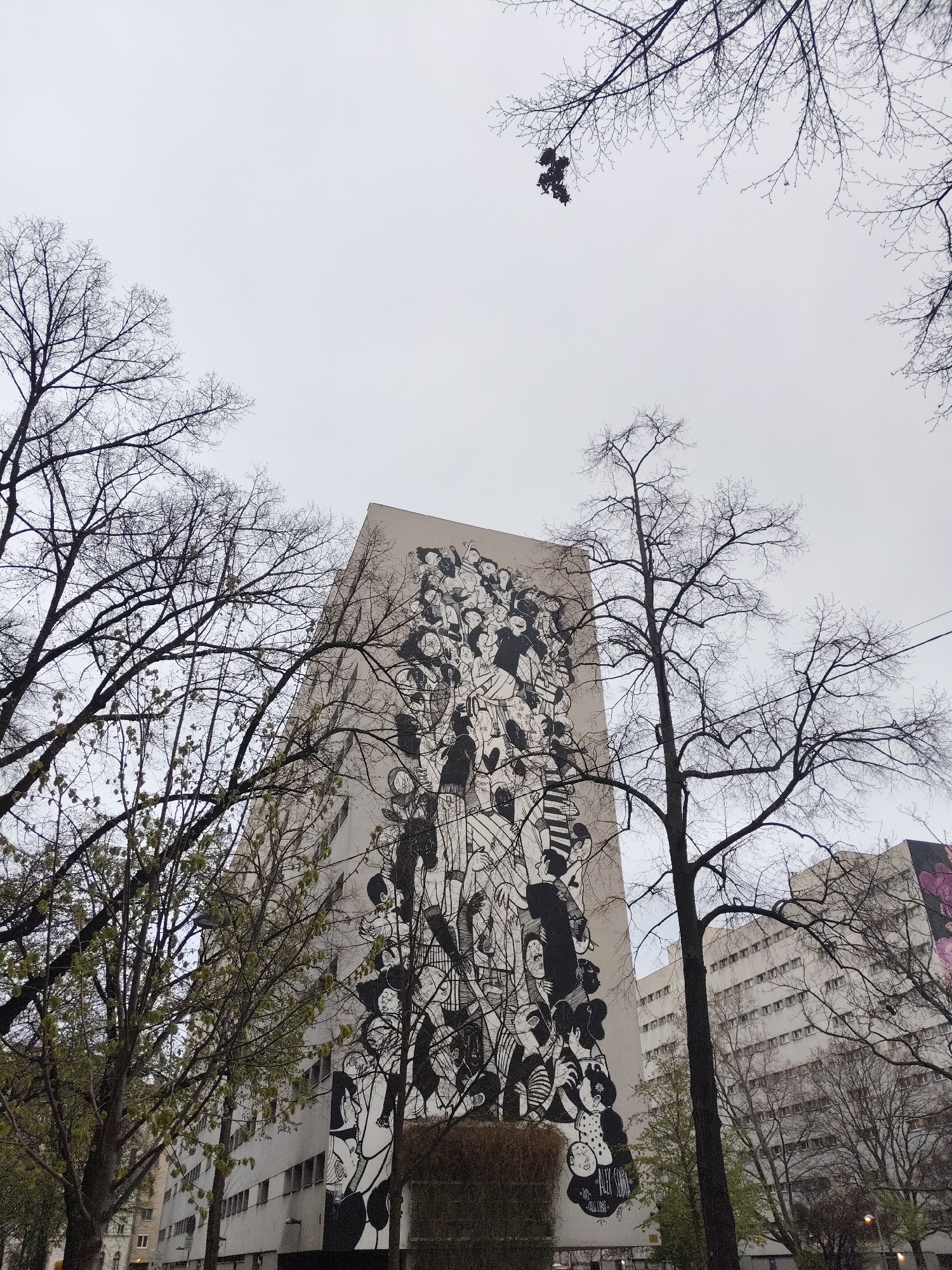 Large crowd mural spotted on Vienna building facade