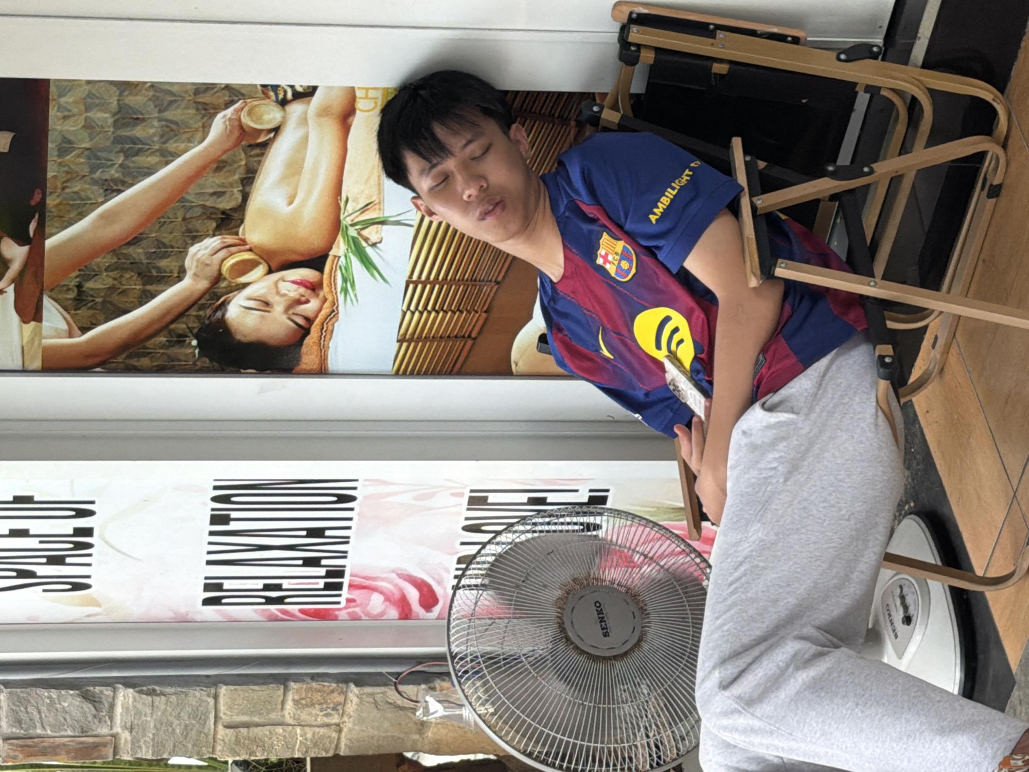 Early morning street life documented across Đà Nẵng, Vietnam