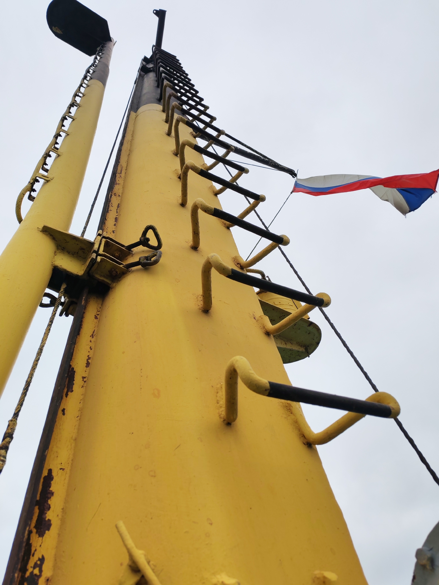 Russian flag tower and boat wake observed in Radchenko