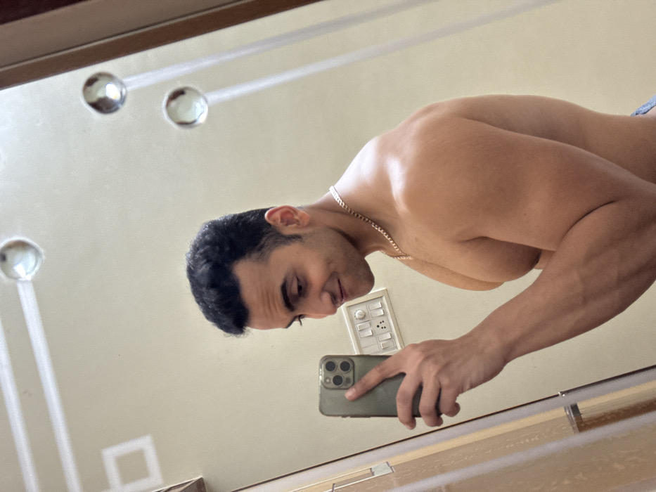 Individual documents personal moments through mirror selfies in Kolkata